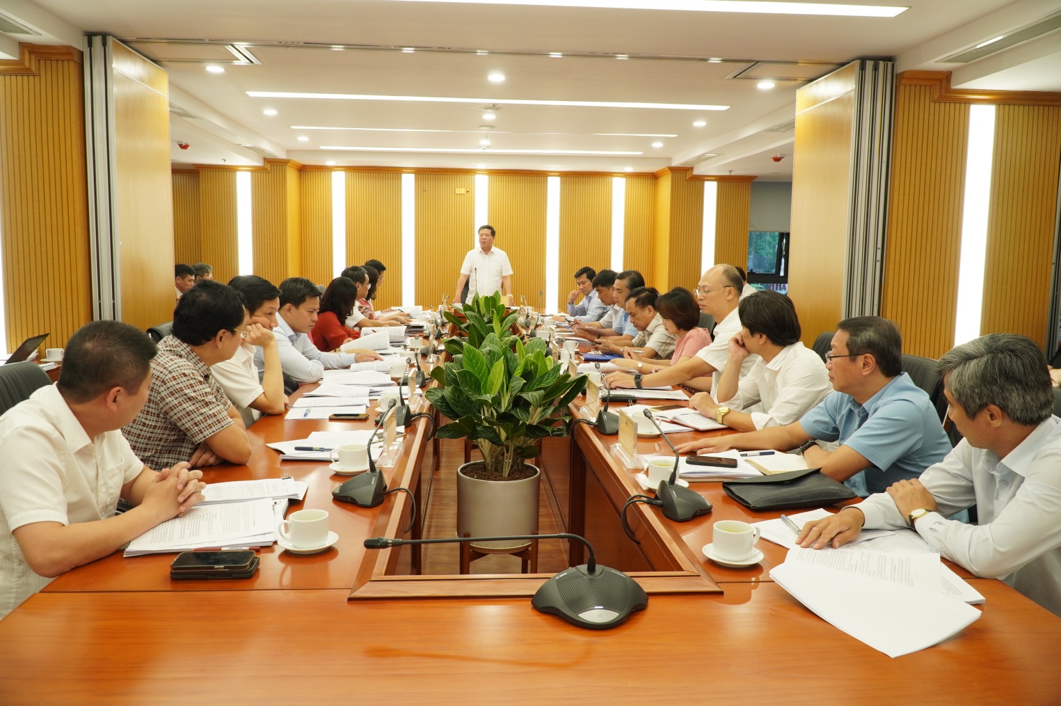 Bộ trưởng Trần Hồng Minh: Sửa luật, tinh gọn thủ tục, phù hợp mô hình chính quyền 2 cấp- Ảnh 5. Bộ trưởng Trần Hồng Minh: Sửa luật, tinh gọn thủ tục, phù hợp mô hình chính quyền 2 cấp- Ảnh 5.