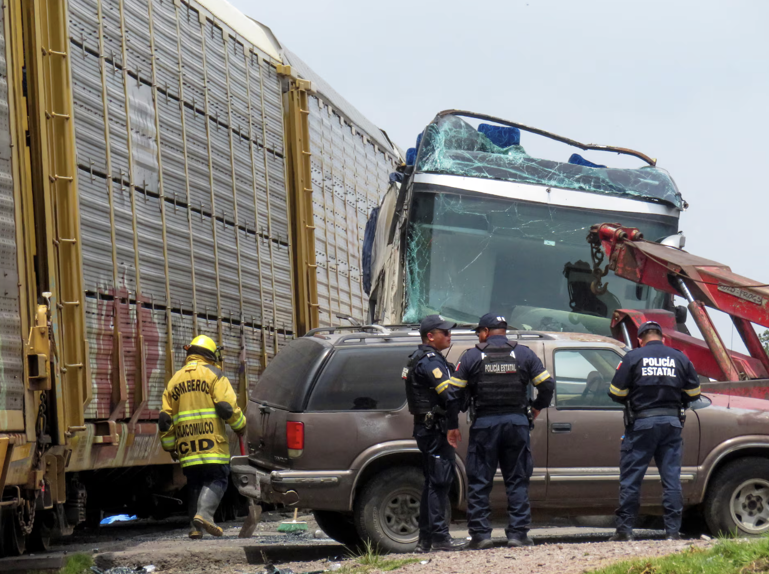 Mexico: T&agrave;u đ&acirc;m xe bu&yacute;t hai tầng, 71 người thương vong- Ảnh 1.