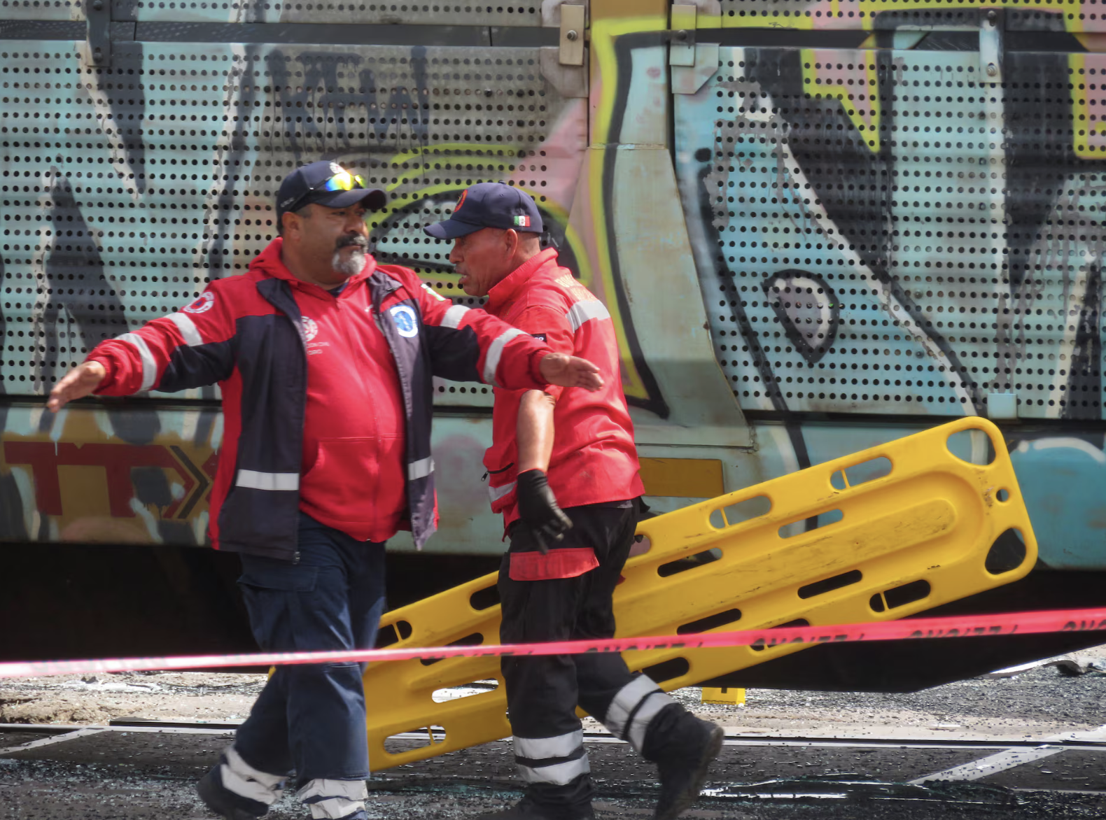 Mexico: T&agrave;u đ&acirc;m xe bu&yacute;t hai tầng, 71 người thương vong- Ảnh 4.