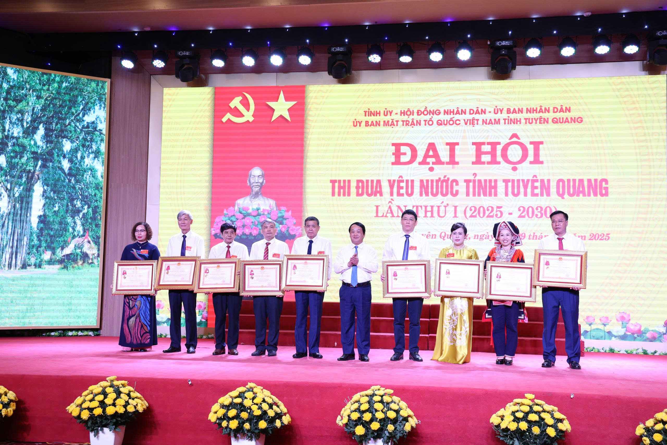 Tăng tốc xây dựng tỉnh Tuyên Quang phát triển nhanh, bền vững- Ảnh 3. Tăng tốc xây dựng tỉnh Tuyên Quang phát triển nhanh, bền vững- Ảnh 3.