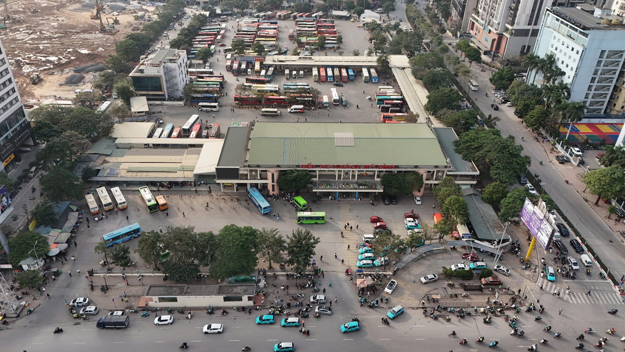 Cận cảnh bến xe, đường phố Hà Nội ngày đầu nghỉ Tết Dương lịch- Ảnh 6. Cận cảnh bến xe, đường phố Hà Nội ngày đầu nghỉ Tết Dương lịch- Ảnh 6.