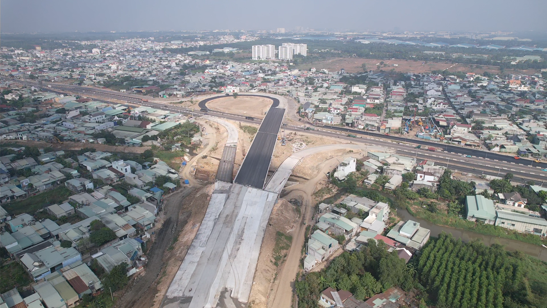 Loạt cao tốc, v&agrave;nh đai v&agrave; đường tỉnh kết nối TP.HCM - Đồng Nai căng m&igrave;nh chạy đua xuy&ecirc;n lễ- Ảnh 4.