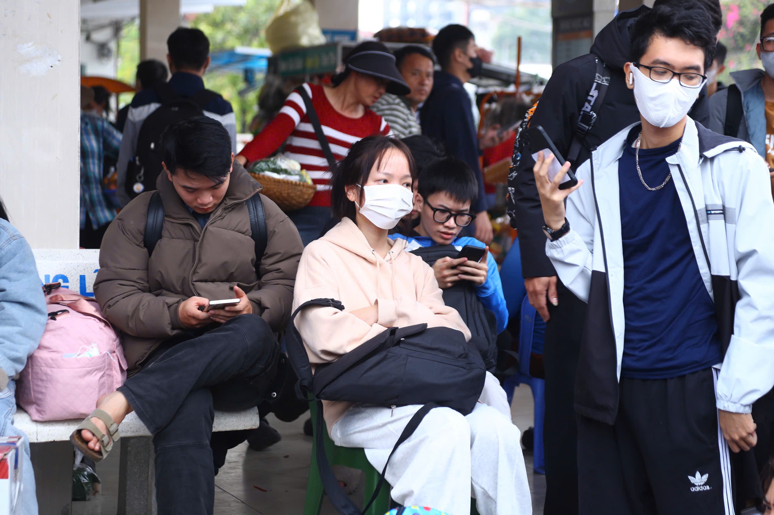 Cận cảnh bến xe, đường phố Hà Nội ngày đầu nghỉ Tết Dương lịch- Ảnh 3. Cận cảnh bến xe, đường phố Hà Nội ngày đầu nghỉ Tết Dương lịch- Ảnh 3.