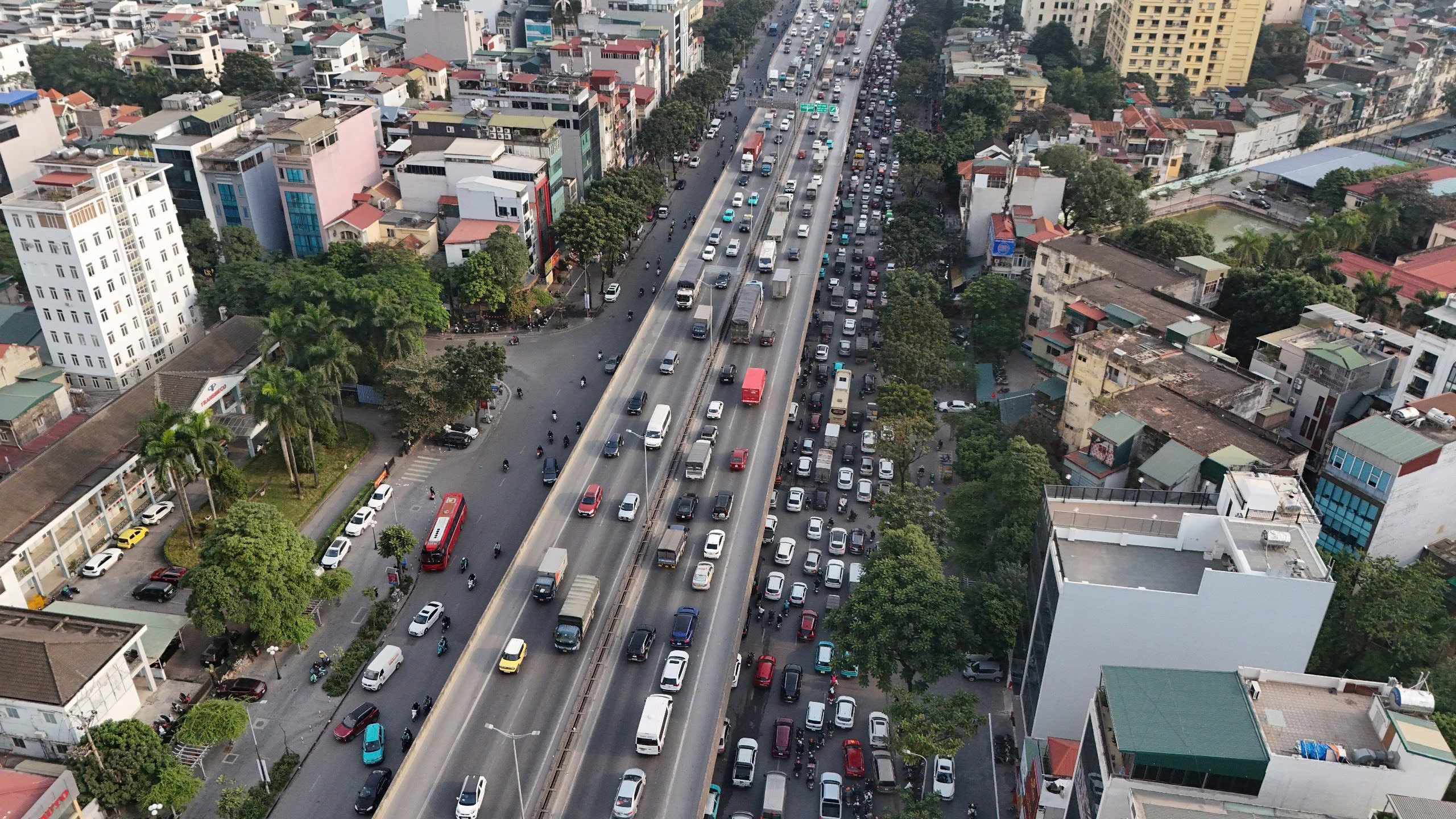 Cận cảnh bến xe, đường phố Hà Nội ngày đầu nghỉ Tết Dương lịch- Ảnh 9. Cận cảnh bến xe, đường phố Hà Nội ngày đầu nghỉ Tết Dương lịch- Ảnh 9.