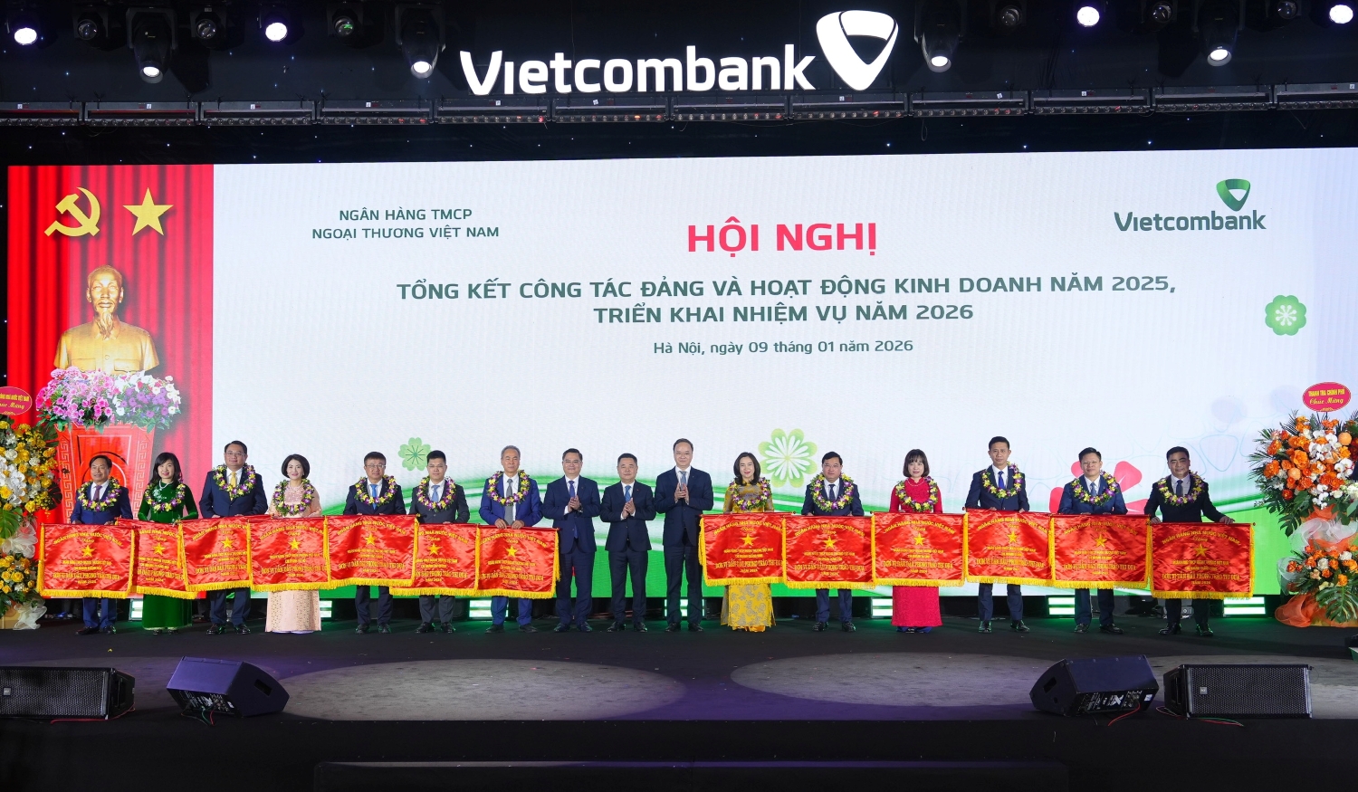 Vietcombank năm 2025: Bản lĩnh ngân hàng trụ cột, vượt lên thách thức- Ảnh 4. Vietcombank năm 2025: Bản lĩnh ngân hàng trụ cột, vượt lên thách thức- Ảnh 4.