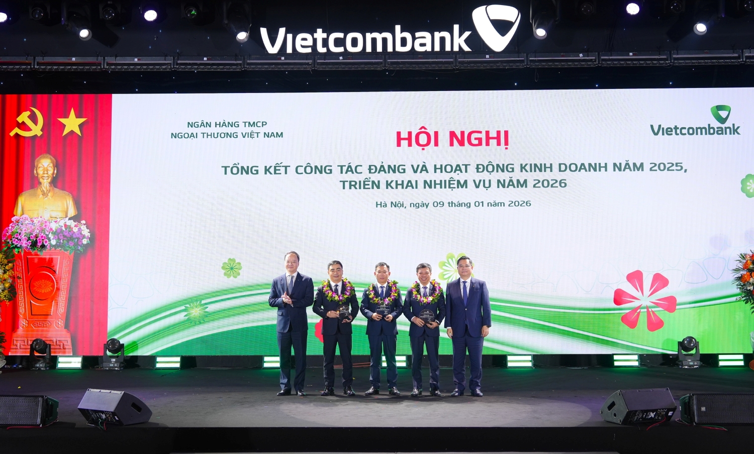 Vietcombank năm 2025: Bản lĩnh ngân hàng trụ cột, vượt lên thách thức- Ảnh 5. Vietcombank năm 2025: Bản lĩnh ngân hàng trụ cột, vượt lên thách thức- Ảnh 5.
