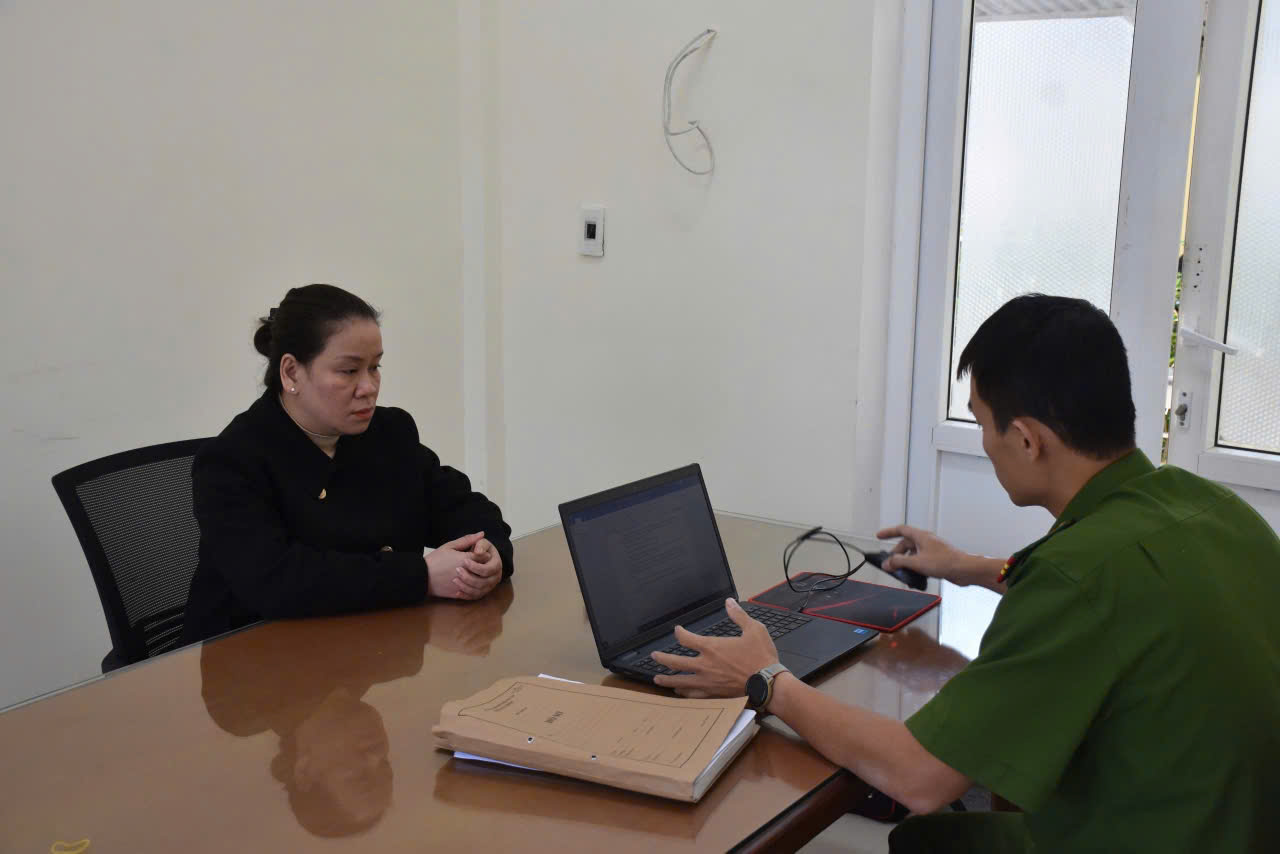 C&ocirc;ng an Đ&agrave; Nẵng triệt ph&aacute; 2 tụ điểm mại d&acirc;m tr&aacute; h&igrave;nh- Ảnh 2.