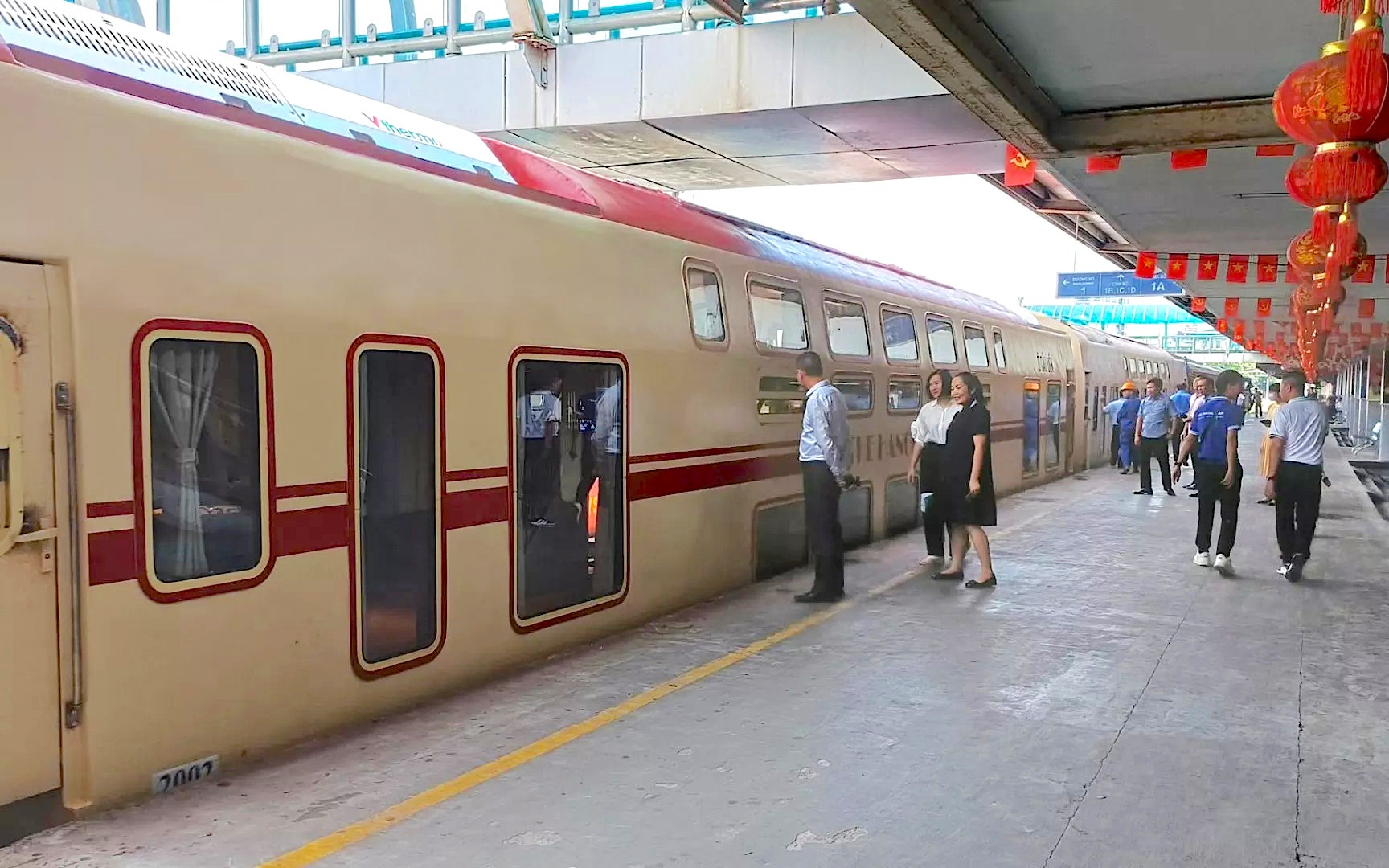 Hơn 30.000 du kh&aacute;ch trải nghiệm h&agrave;nh tr&igrave;nh văn h&oacute;a tr&ecirc;n t&agrave;u H&agrave; Nội 5 cửa &ocirc;