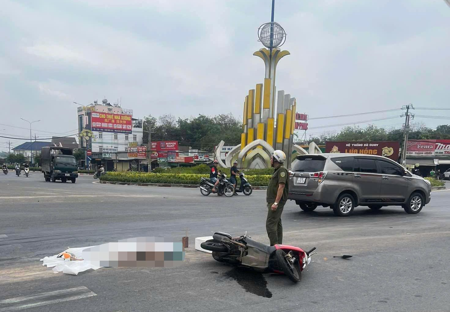 TP.HCM: Người d&acirc;n y&ecirc;u cầu t&agrave;i xế xe ben quay lại hiện trường sau tai nạn l&agrave;m chết người- Ảnh 1.
