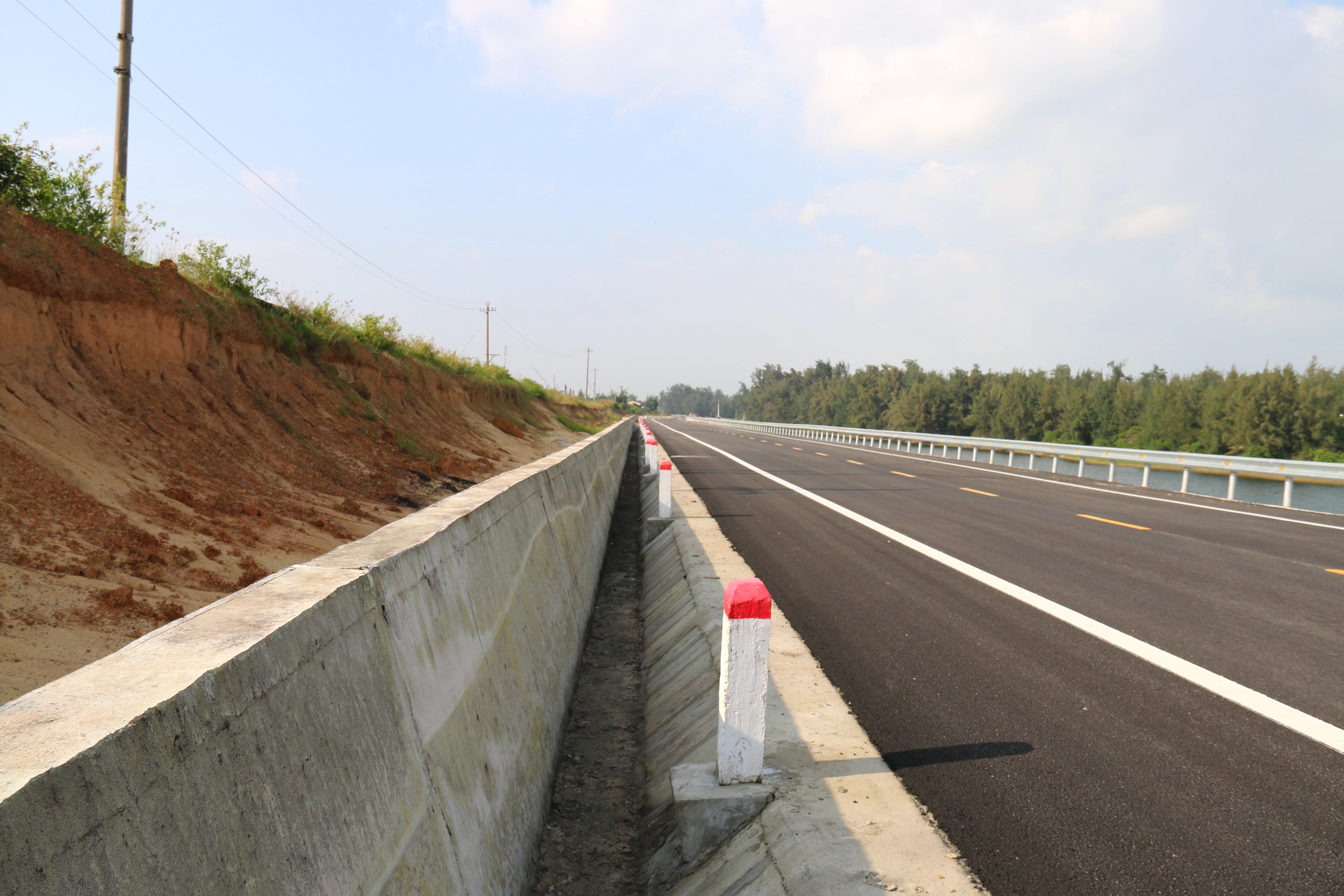 Ngắm đoạn đường ven biển 152 tỷ đồng sắp th&ocirc;ng xe ở Quảng Ng&atilde;i- Ảnh 10.