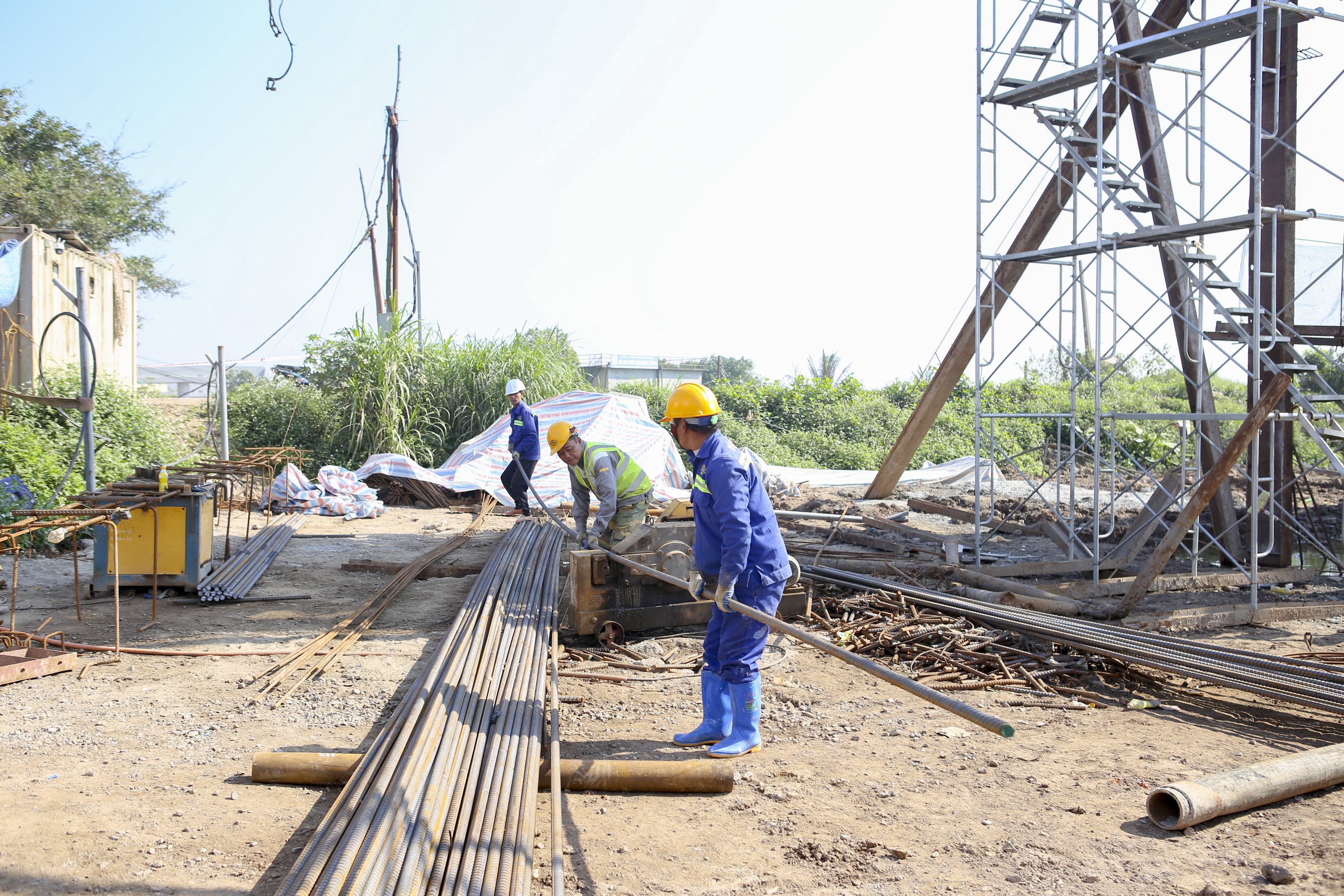 Tăng tốc thi c&ocirc;ng cầu vượt s&ocirc;ng Hồng hơn 700 tỷ đồng nối Hưng Y&ecirc;n - Ninh B&igrave;nh- Ảnh 8.