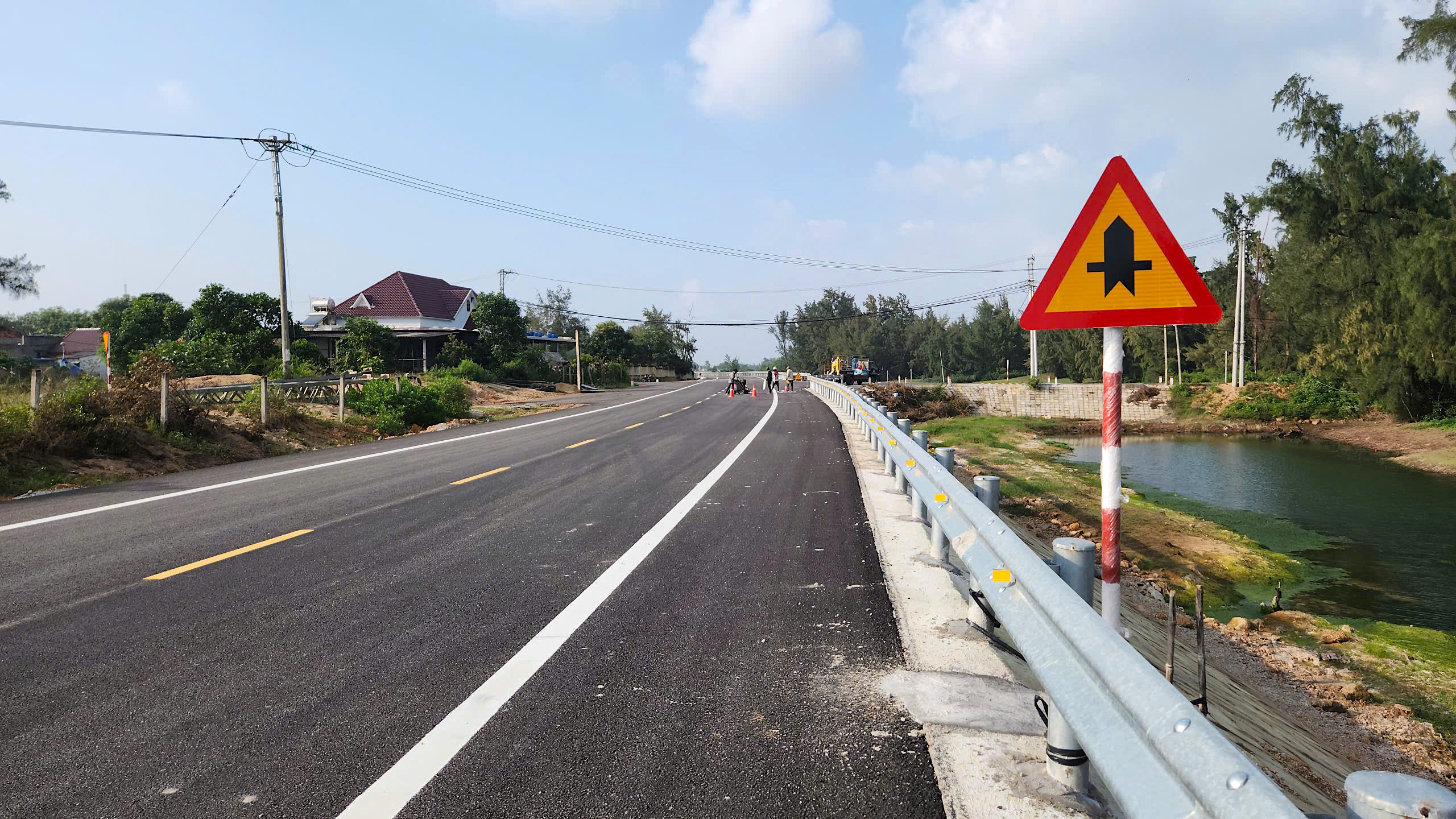 Ngắm đoạn đường ven biển 152 tỷ đồng sắp th&ocirc;ng xe ở Quảng Ng&atilde;i- Ảnh 11.