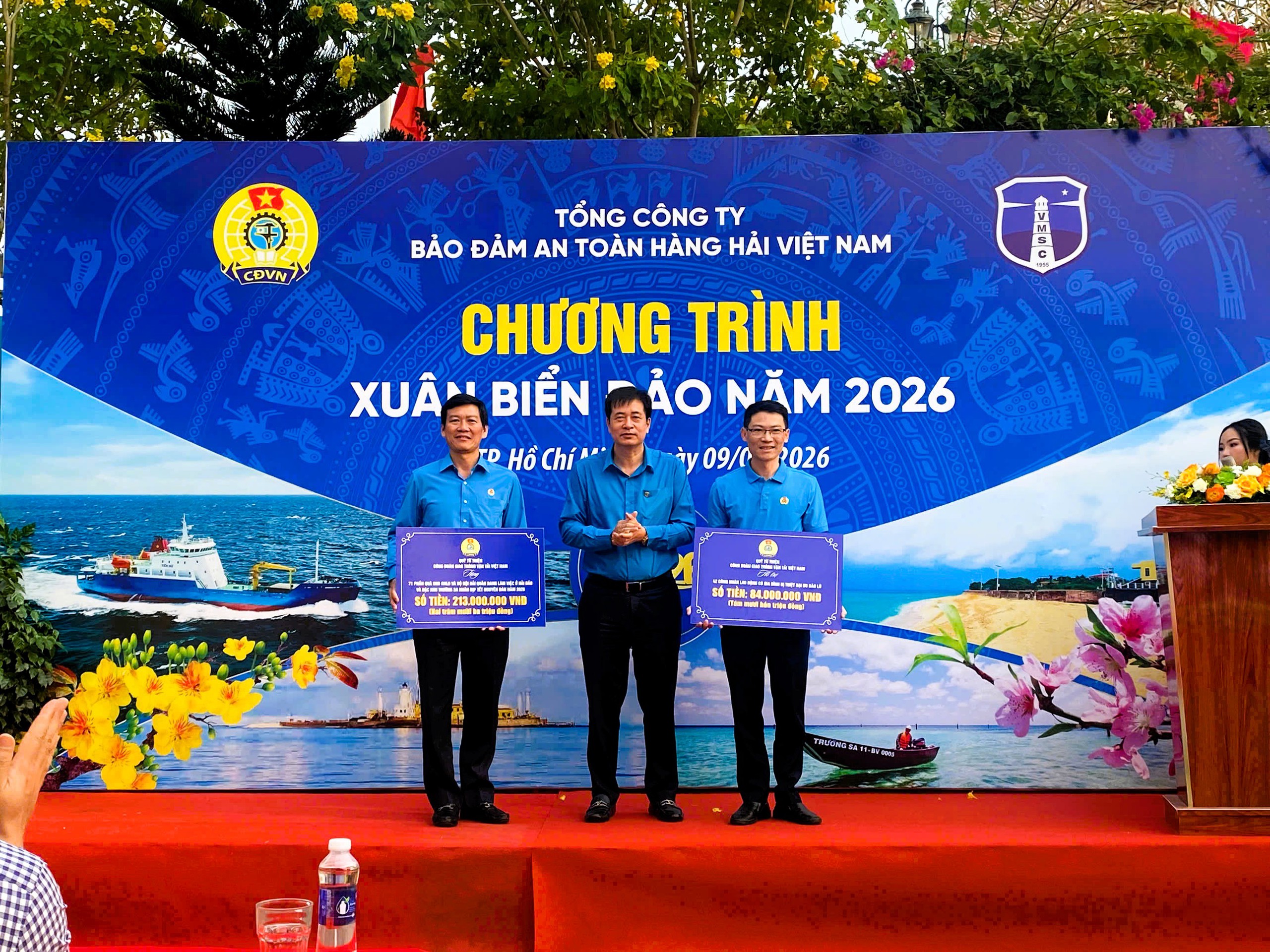 Công đoàn Xây dựng Việt Nam lan tỏa yêu thương tại chương trình "Xuân biển đảo 2026"- Ảnh 1. Công đoàn Xây dựng Việt Nam lan tỏa yêu thương tại chương trình "Xuân biển đảo 2026"- Ảnh 1.
