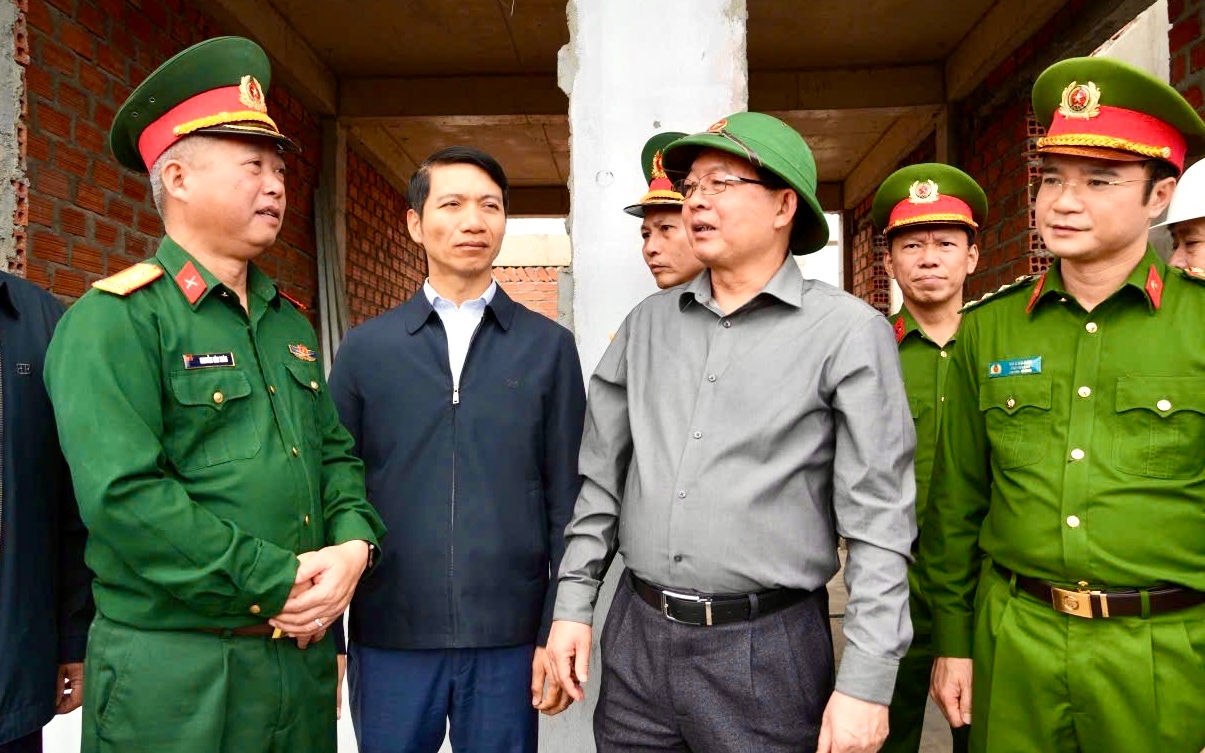 Ph&oacute; Thủ tướng Hồ Quốc Dũng kiểm tra 'chiến dịch Quang Trung' tại Gia Lai