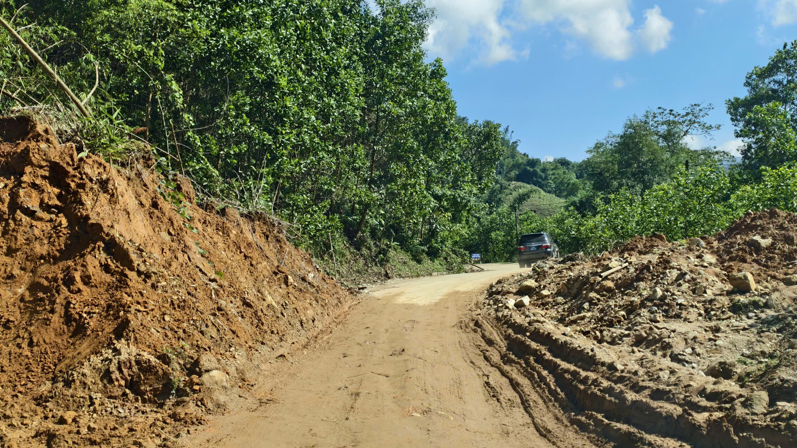 Quảng Ng&atilde;i: Nỗ lực khắc phục sạt lở để người d&acirc;n đi lại ng&agrave;y Tết an to&agrave;n- Ảnh 5.