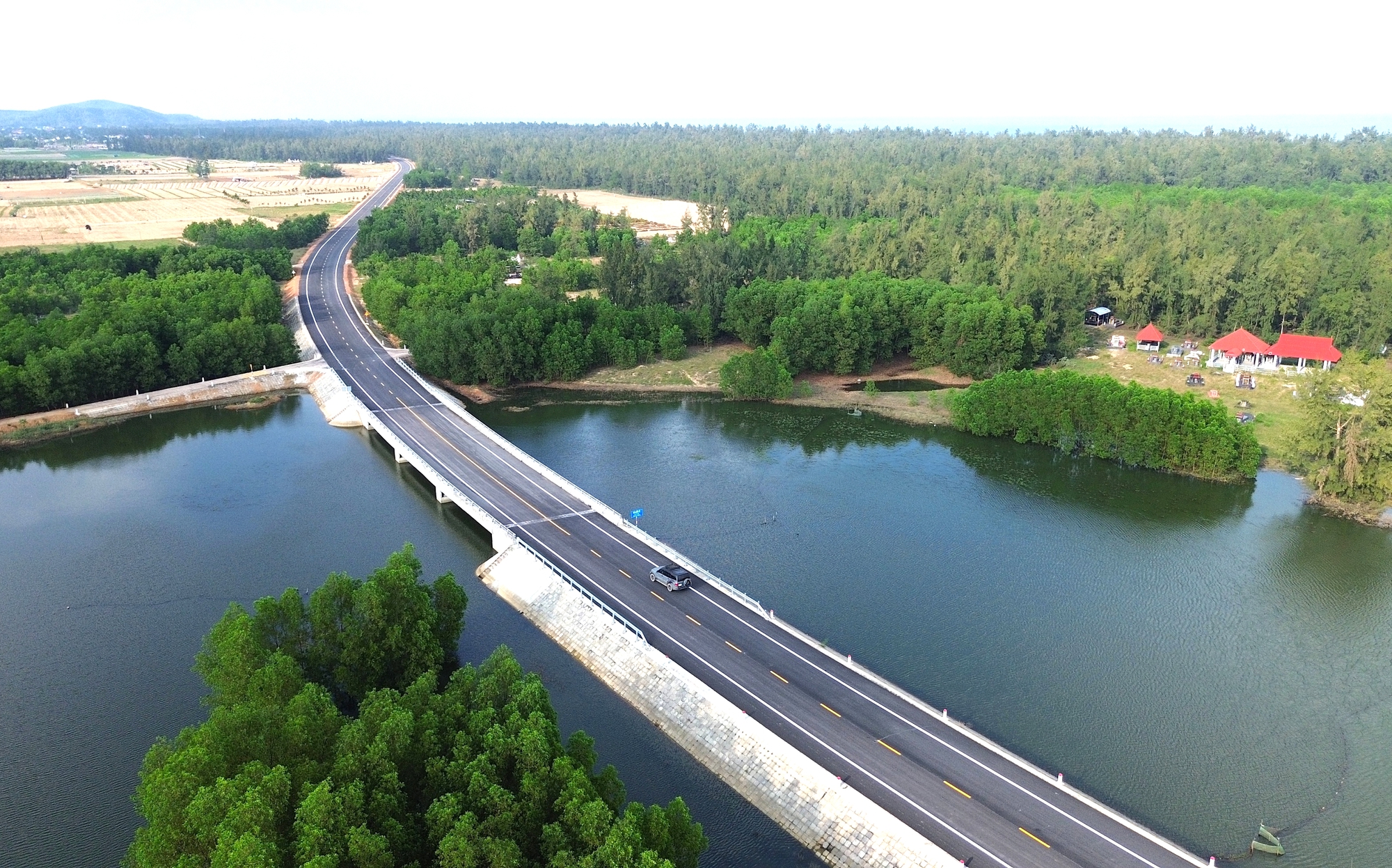 Ngắm đoạn đường ven biển 152 tỷ đồng sắp th&ocirc;ng xe ở Quảng Ng&atilde;i- Ảnh 15.