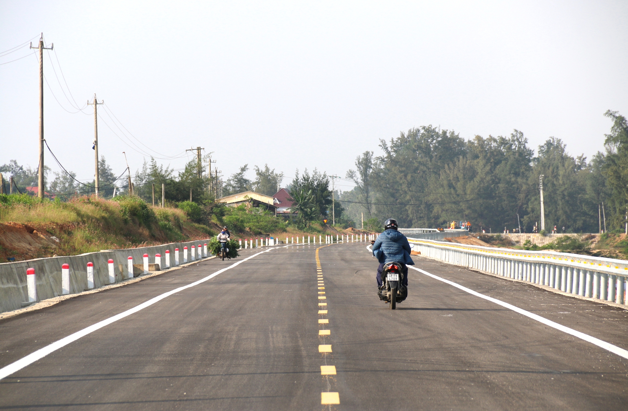 Ngắm đoạn đường ven biển 152 tỷ đồng sắp th&ocirc;ng xe ở Quảng Ng&atilde;i- Ảnh 14.