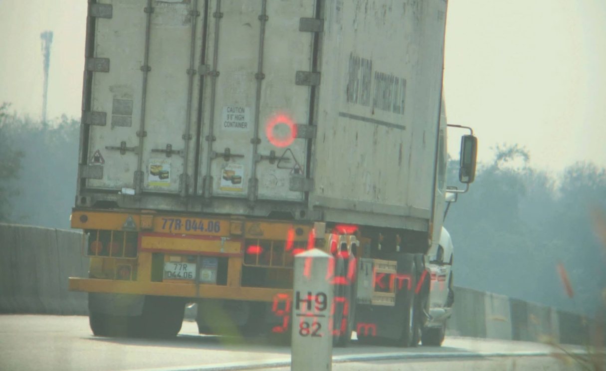 CSGT xử phạt nhiều t&agrave;i xế chạy dưới tốc độ tối thiểu tr&ecirc;n cao tốc Phan Thiết - Dầu Gi&acirc;y- Ảnh 3.