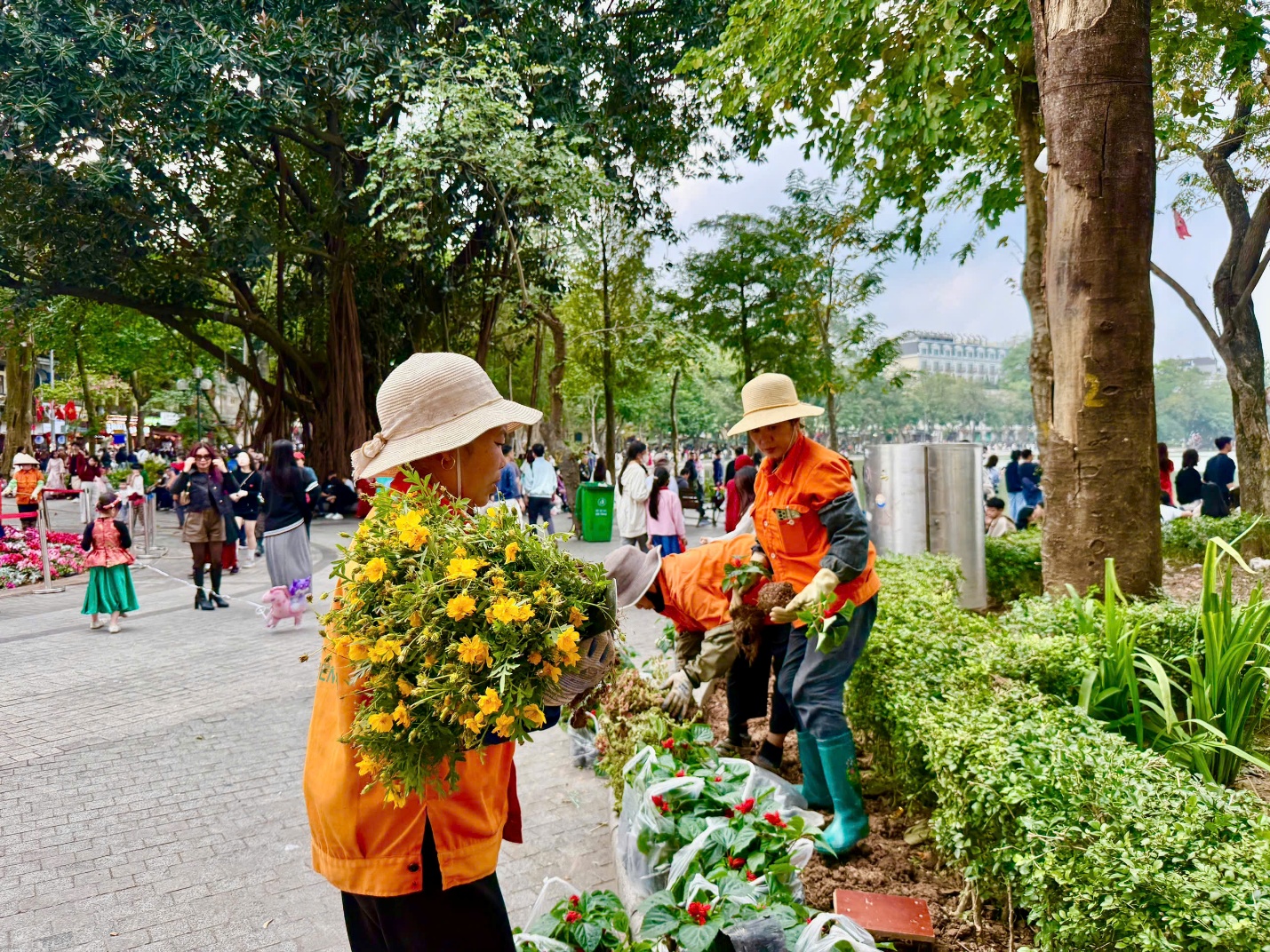 H&agrave; Nội chỉnh trang đ&ocirc; thị, kho&aacute;c diện mạo mới ch&agrave;o mừng Đại hội Đảng- Ảnh 2.