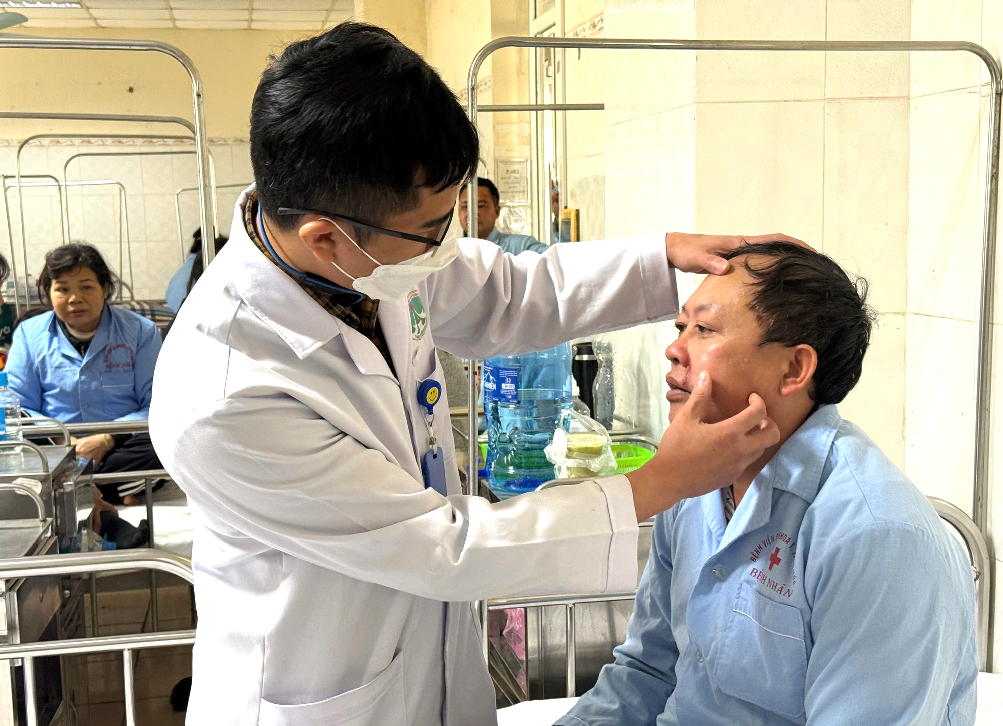 Nhân chứng bàng hoàng kể khoảnh khắc tai nạn trên cao tốc làm 9 người thương vong- Ảnh 2. Nhân chứng bàng hoàng kể khoảnh khắc tai nạn trên cao tốc làm 9 người thương vong- Ảnh 2.