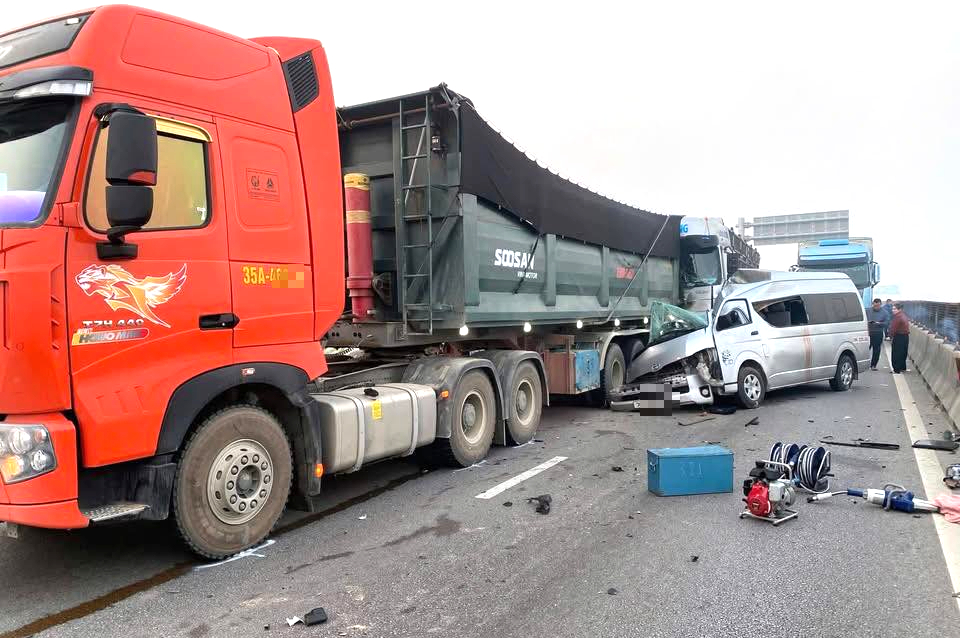 X&aacute;c định nguy&ecirc;n nh&acirc;n ban đầu vụ tai nạn tr&ecirc;n cao tốc l&agrave;m 4 người chết, 5 người bị thương- Ảnh 5.