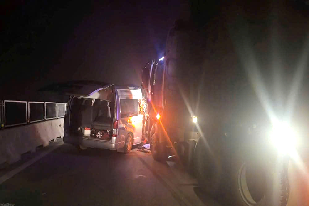 Tai nạn li&ecirc;n ho&agrave;n tr&ecirc;n cao tốc, 4 người tử vong: 3 xe li&ecirc;n quan c&oacute; c&ograve;n hạn đăng kiểm?- Ảnh 1.