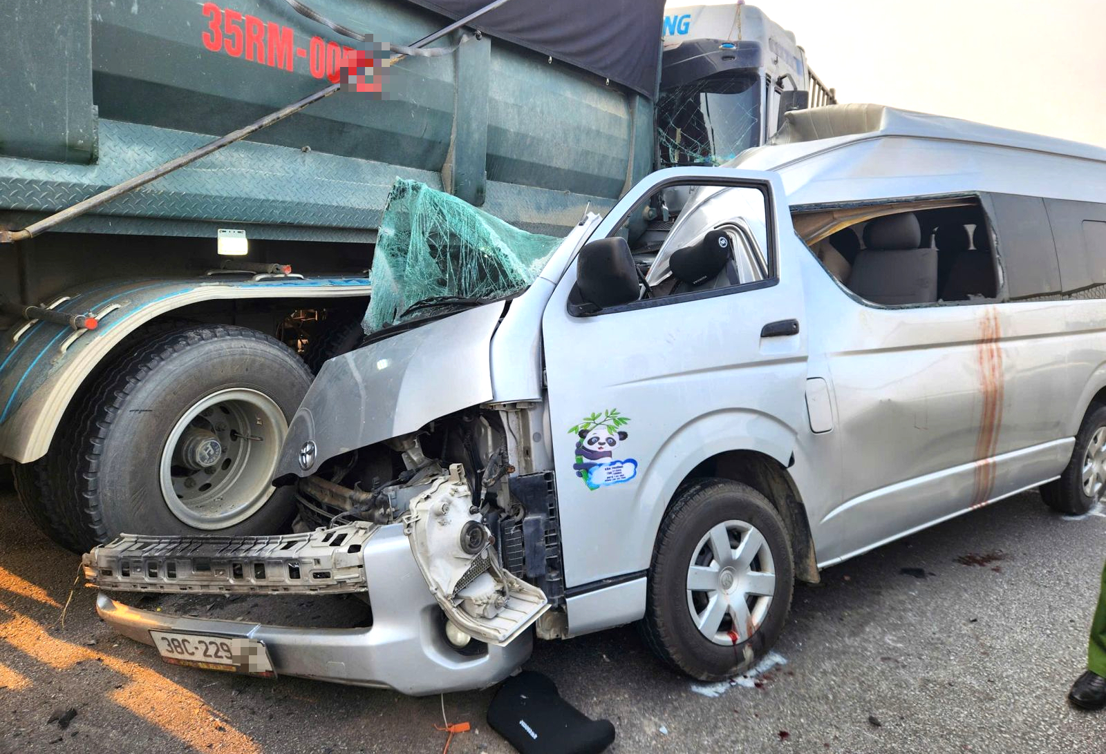 X&aacute;c định nguy&ecirc;n nh&acirc;n ban đầu vụ tai nạn tr&ecirc;n cao tốc l&agrave;m 4 người chết, 5 người bị thương- Ảnh 6.