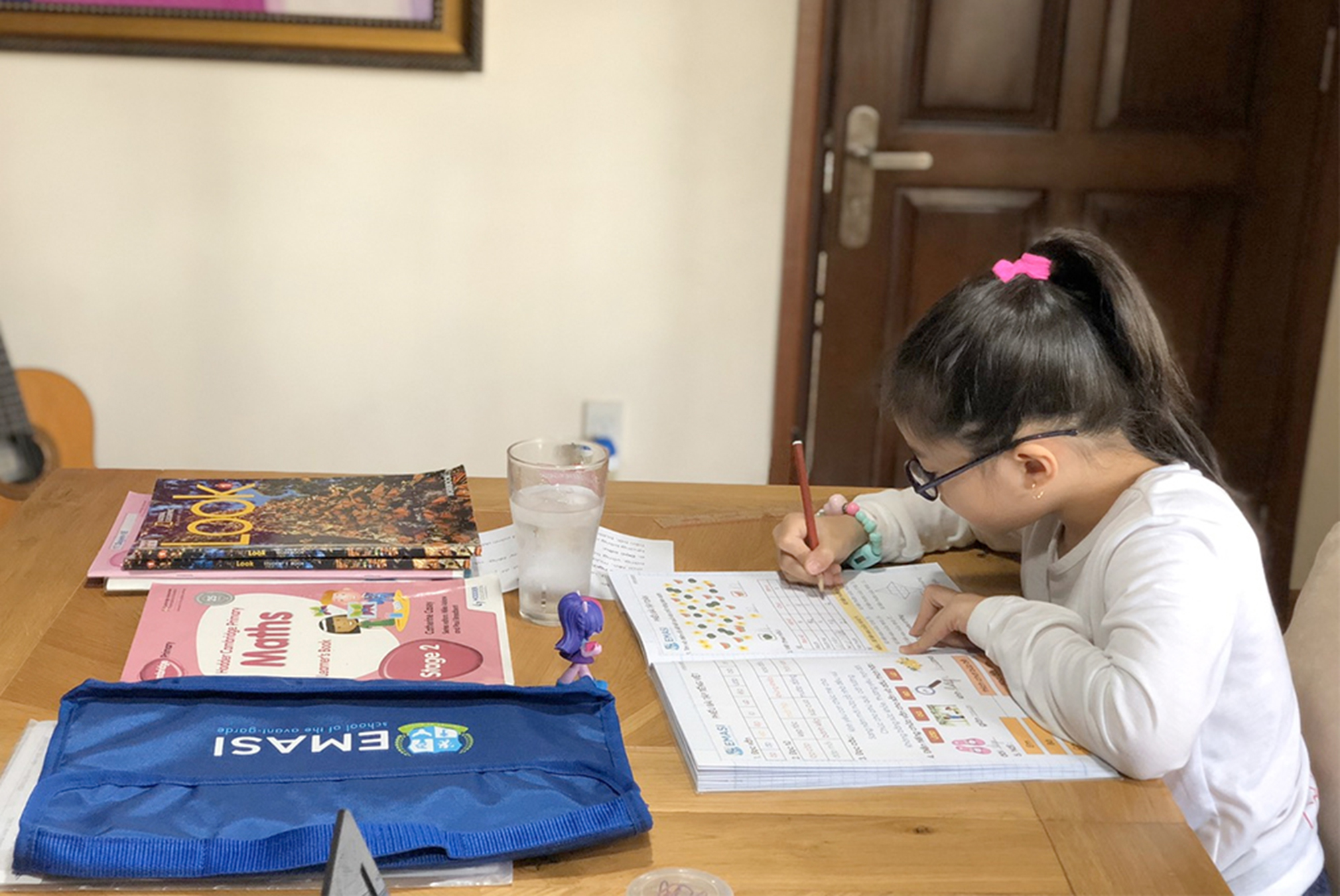 Giúp trẻ cân bằng giữa học và chơi- Ảnh 1. Giúp trẻ cân bằng giữa học và chơi- Ảnh 1.