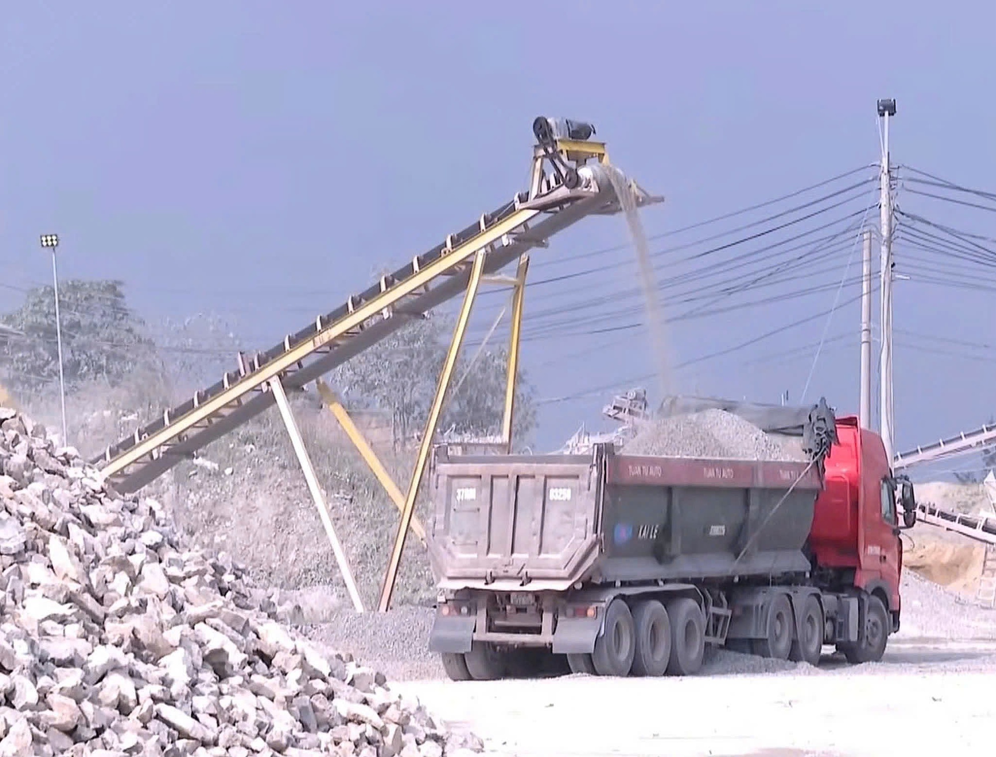 Nghệ An: Siết chặt quản l&yacute;, b&igrave;nh ổn gi&aacute; vật liệu x&acirc;y dựng- Ảnh 1.