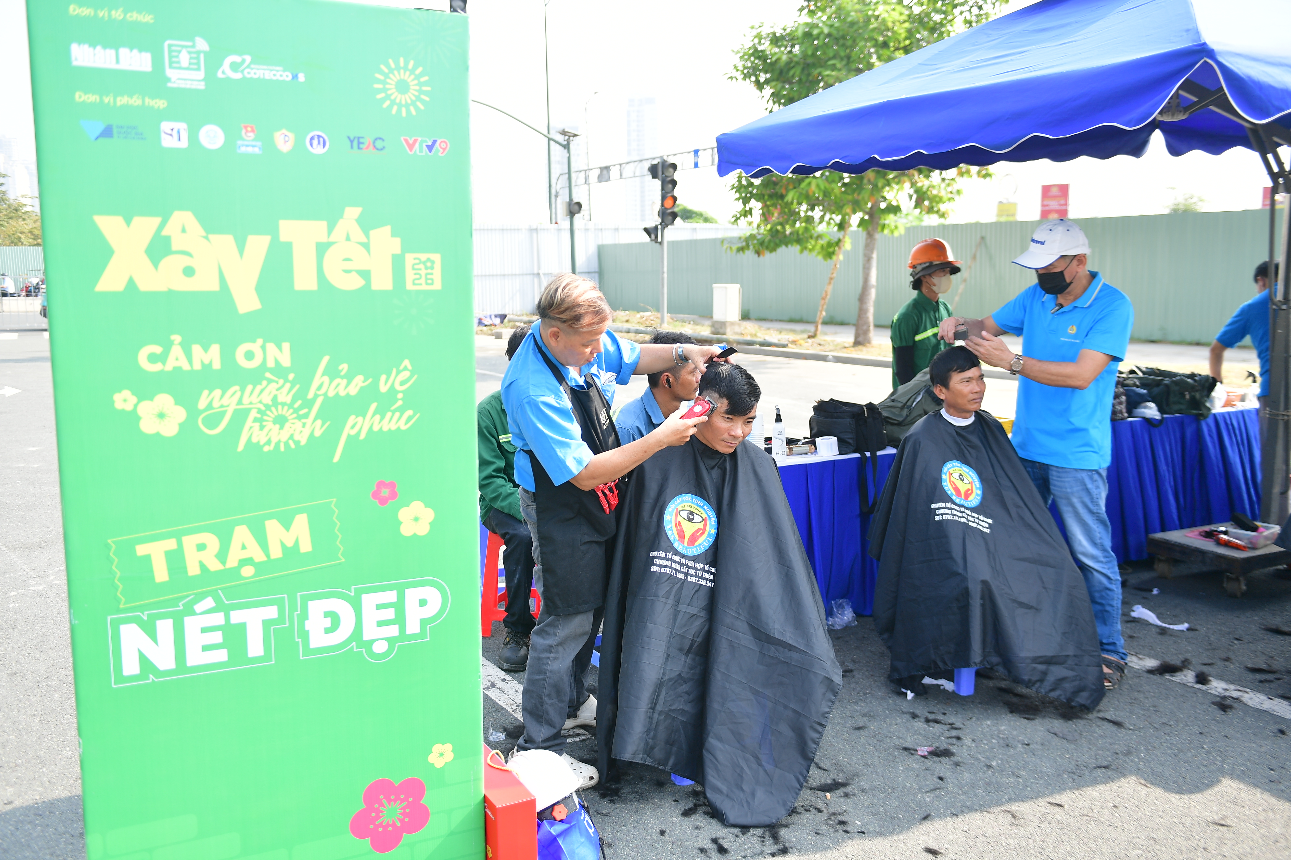 Tết sớm giữa đại c&ocirc;ng trường TP.HCM: Ấm l&ograve;ng c&ocirc;ng nh&acirc;n xa qu&ecirc;- Ảnh 4.