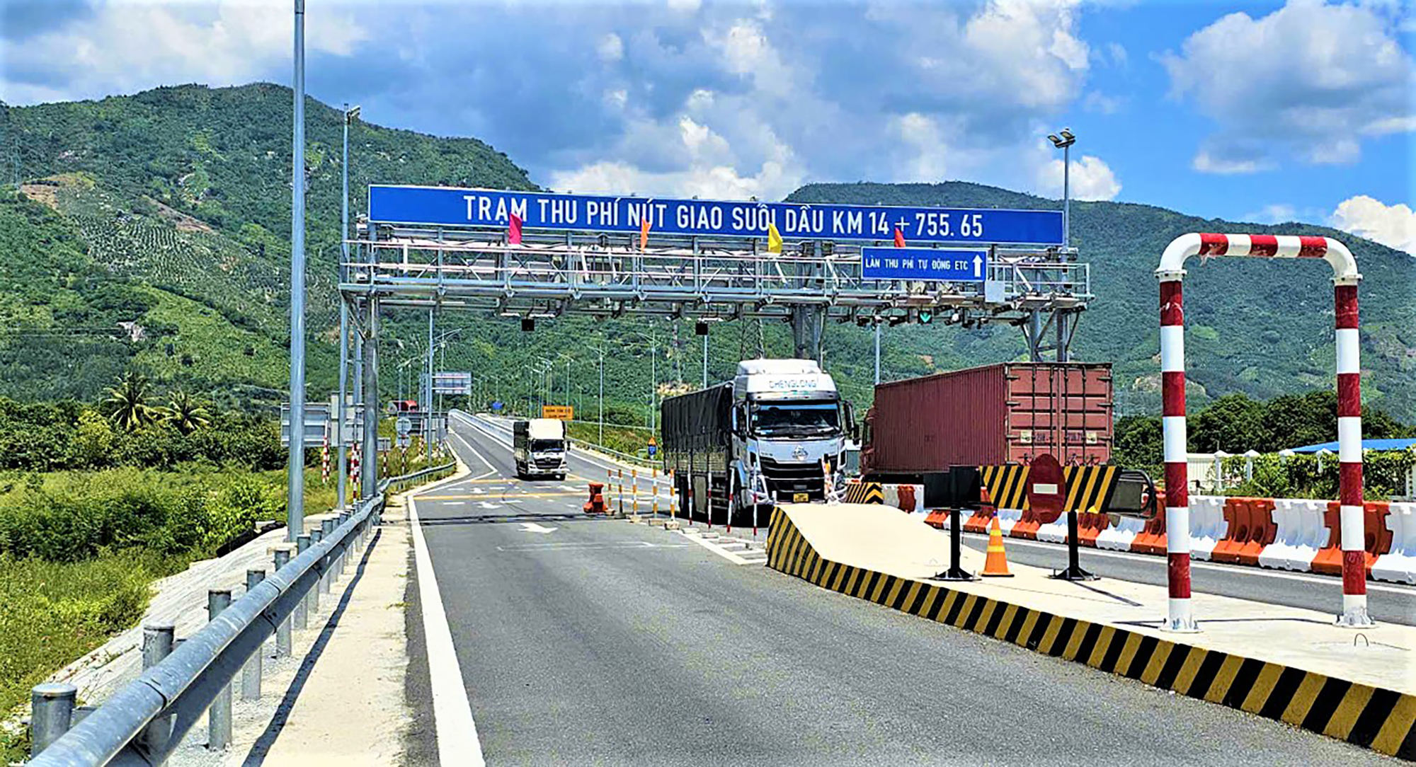 Cần gì để bỏ hoàn toàn barie thu phí cao tốc?- Ảnh 1. Cần gì để bỏ hoàn toàn barie thu phí cao tốc?- Ảnh 1.