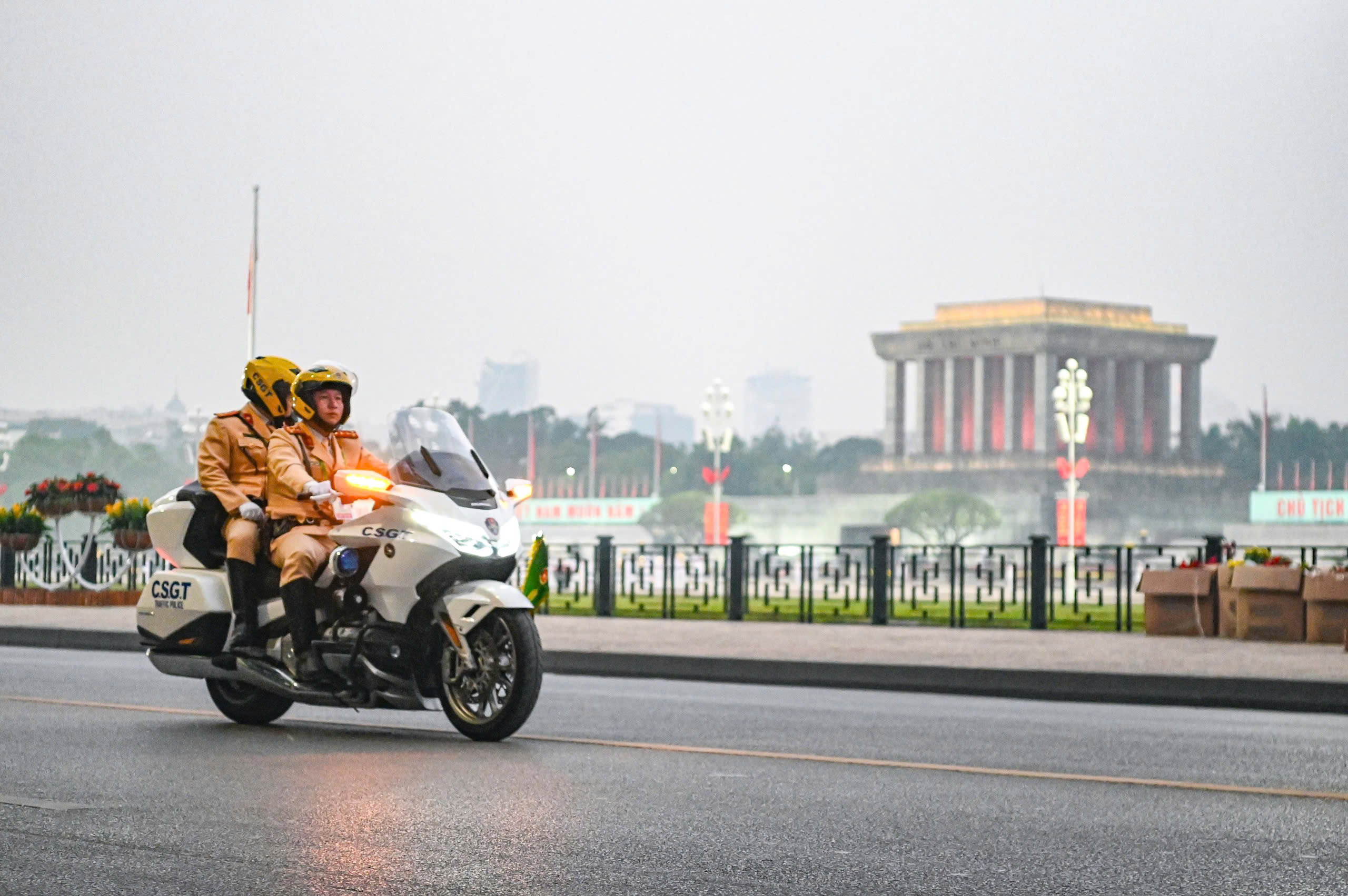 C&ocirc;ng an H&agrave; Nội diễn tập dẫn đo&agrave;n, bảo đảm giao th&ocirc;ng phục vụ Đại hội XIV của Đảng- Ảnh 4.