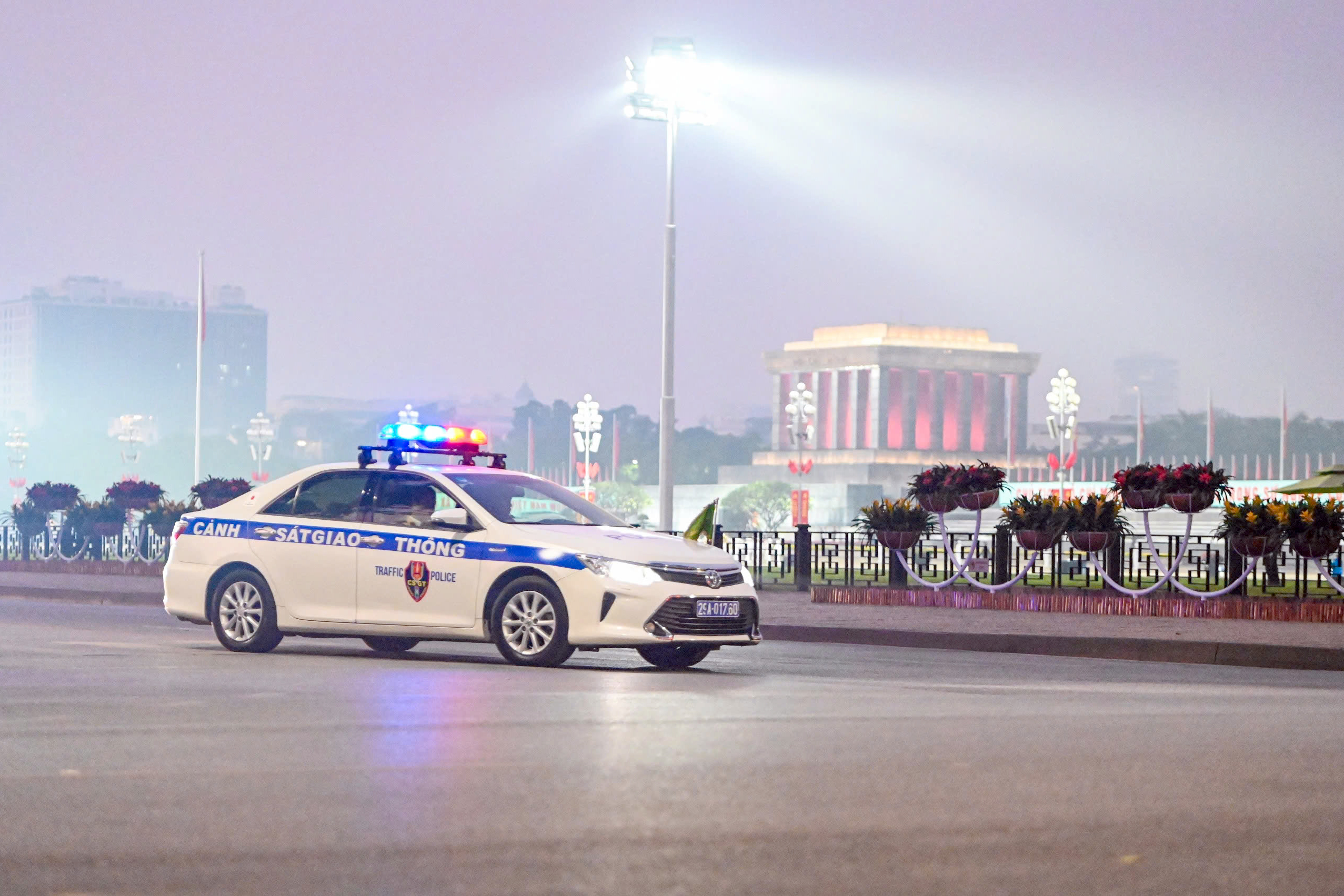 C&ocirc;ng an H&agrave; Nội diễn tập dẫn đo&agrave;n, bảo đảm giao th&ocirc;ng phục vụ Đại hội XIV của Đảng- Ảnh 3.