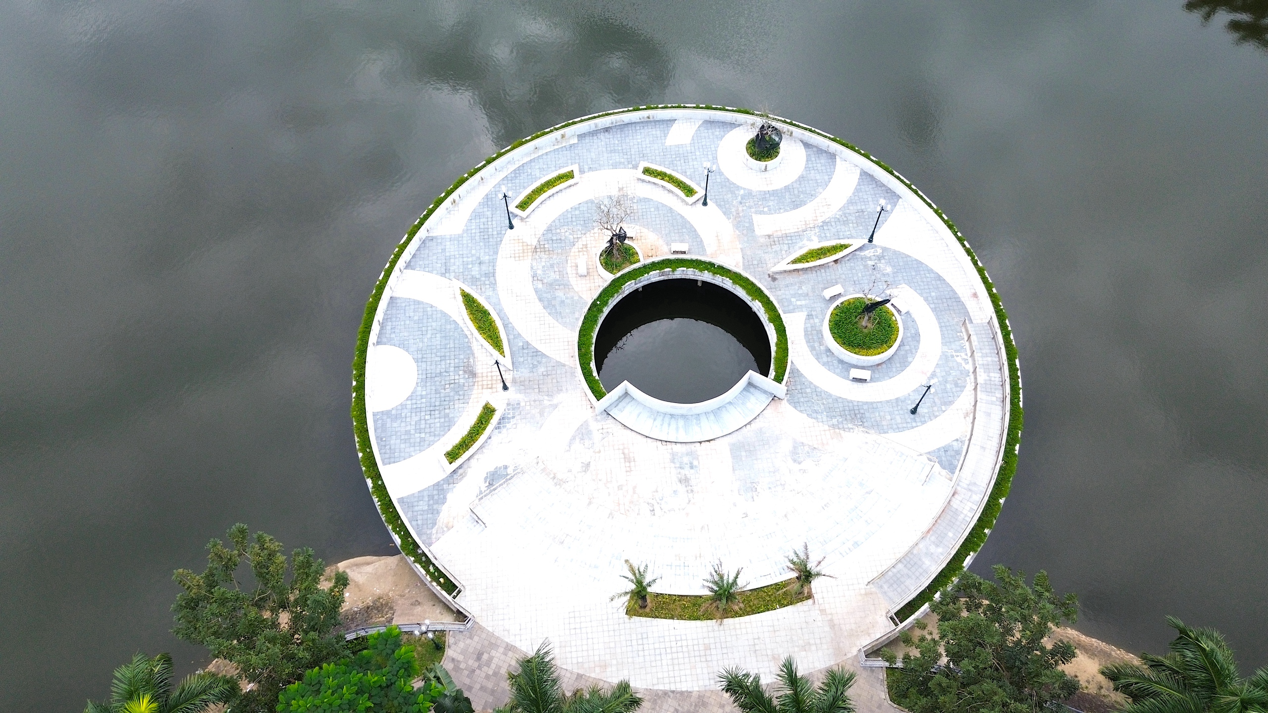 Diện mạo quảng trường lớn nhất Quảng Ng&atilde;i sau n&acirc;ng cấp- Ảnh 10.