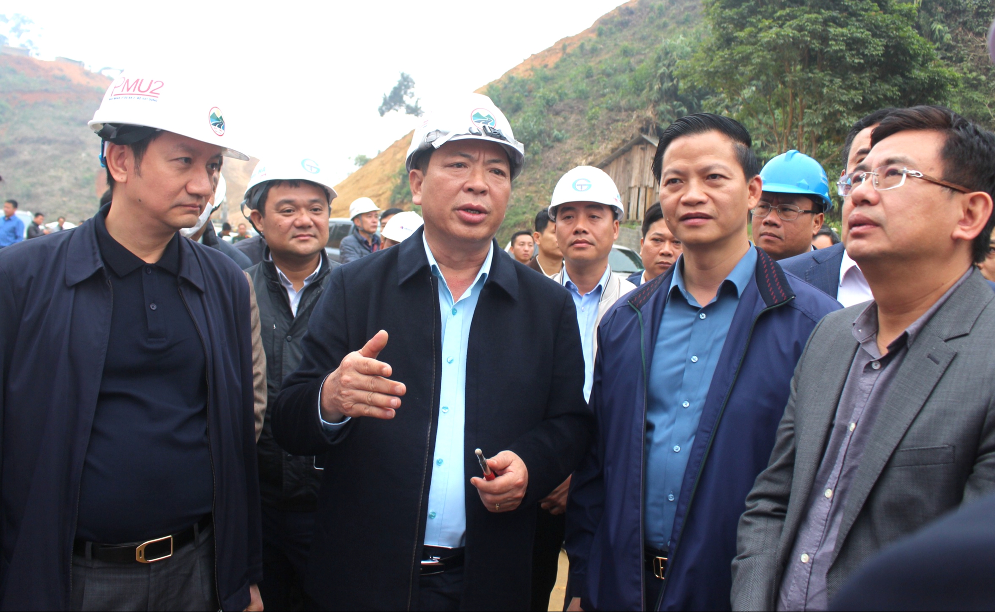 Kiểm tra cao tốc Chợ Mới - Bắc Kạn, Bộ trưởng Trần Hồng Minh y&ecirc;u cầu bảo đảm tiến độ- Ảnh 1.
