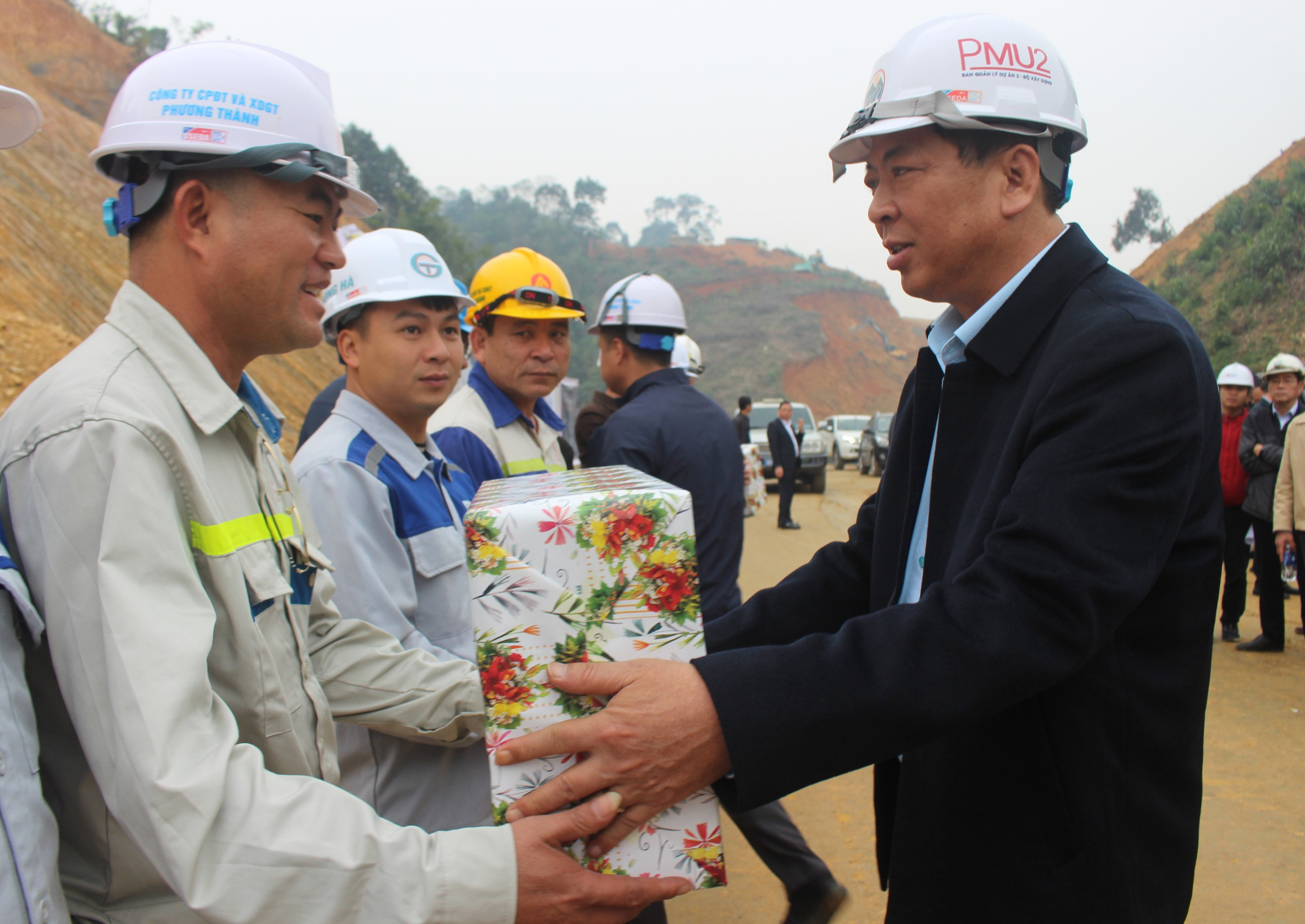 Kiểm tra cao tốc Chợ Mới - Bắc Kạn, Bộ trưởng Trần Hồng Minh y&ecirc;u cầu bảo đảm tiến độ- Ảnh 2.