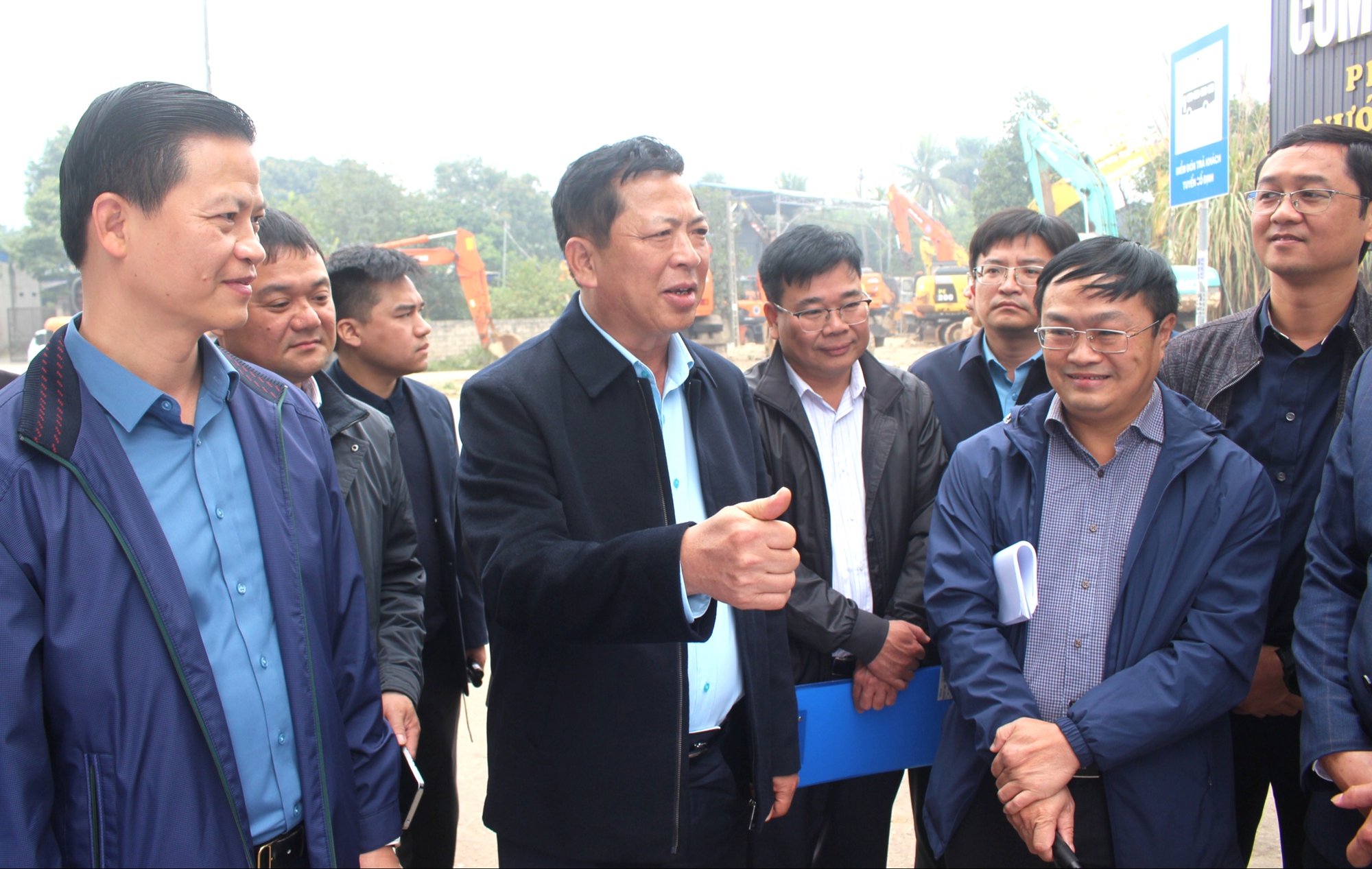 Kiểm tra cao tốc Chợ Mới - Bắc Kạn, Bộ trưởng Trần Hồng Minh y&ecirc;u cầu bảo đảm tiến độ- Ảnh 6.