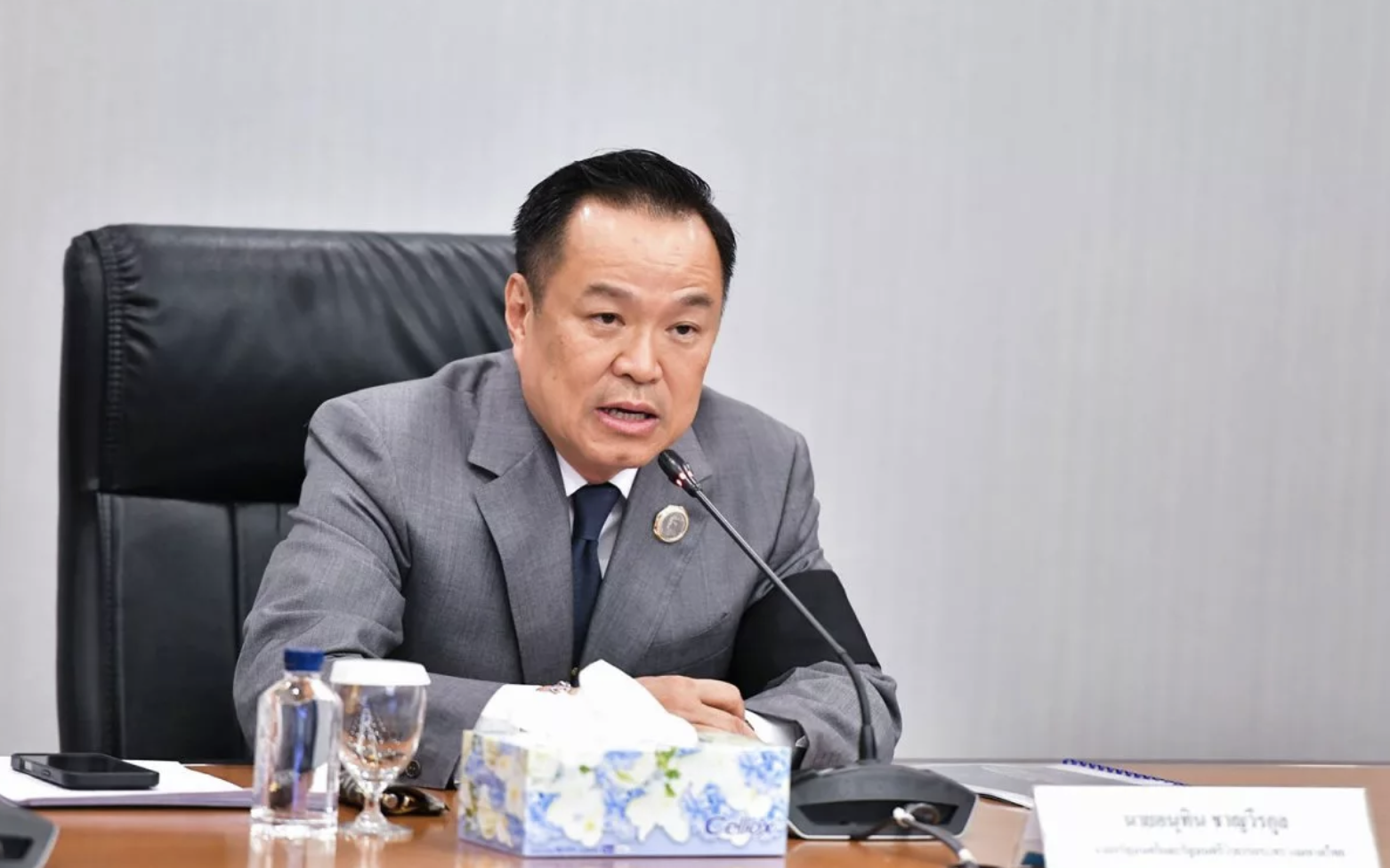 Th&aacute;i Lan: Quyền Thủ tướng chỉ đạo hủy hợp đồng với nh&agrave; thầu li&ecirc;n tục bị sập cần cẩu