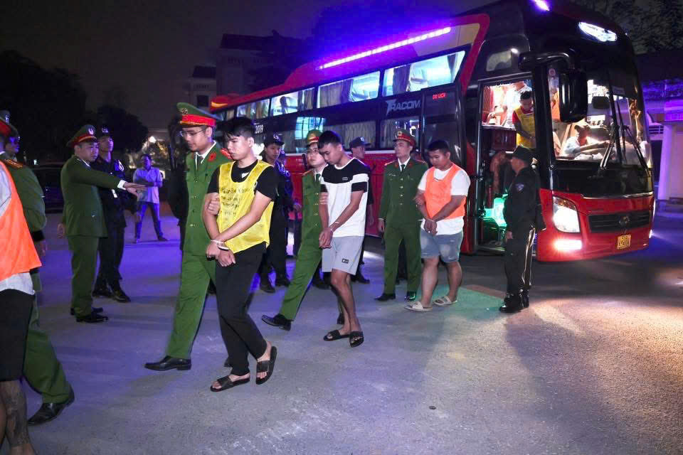 C&ocirc;ng an Tuy&ecirc;n Quang triệt ph&aacute; đường d&acirc;y lừa đảo tại Campuchia, bắt giữ 205 đối tượng- Ảnh 4.