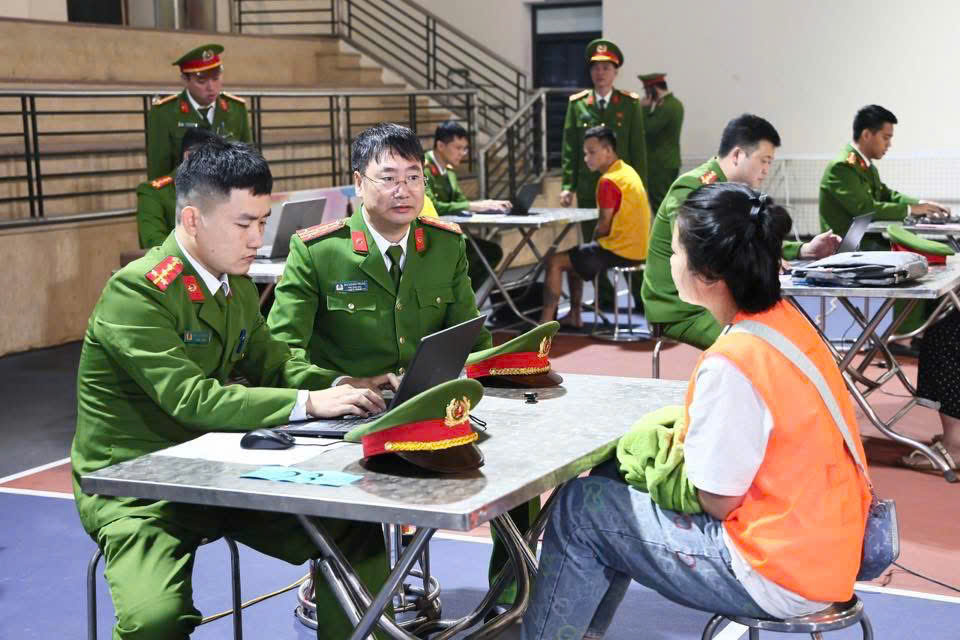 C&ocirc;ng an Tuy&ecirc;n Quang triệt ph&aacute; đường d&acirc;y lừa đảo tại Campuchia, bắt giữ 205 đối tượng- Ảnh 3.