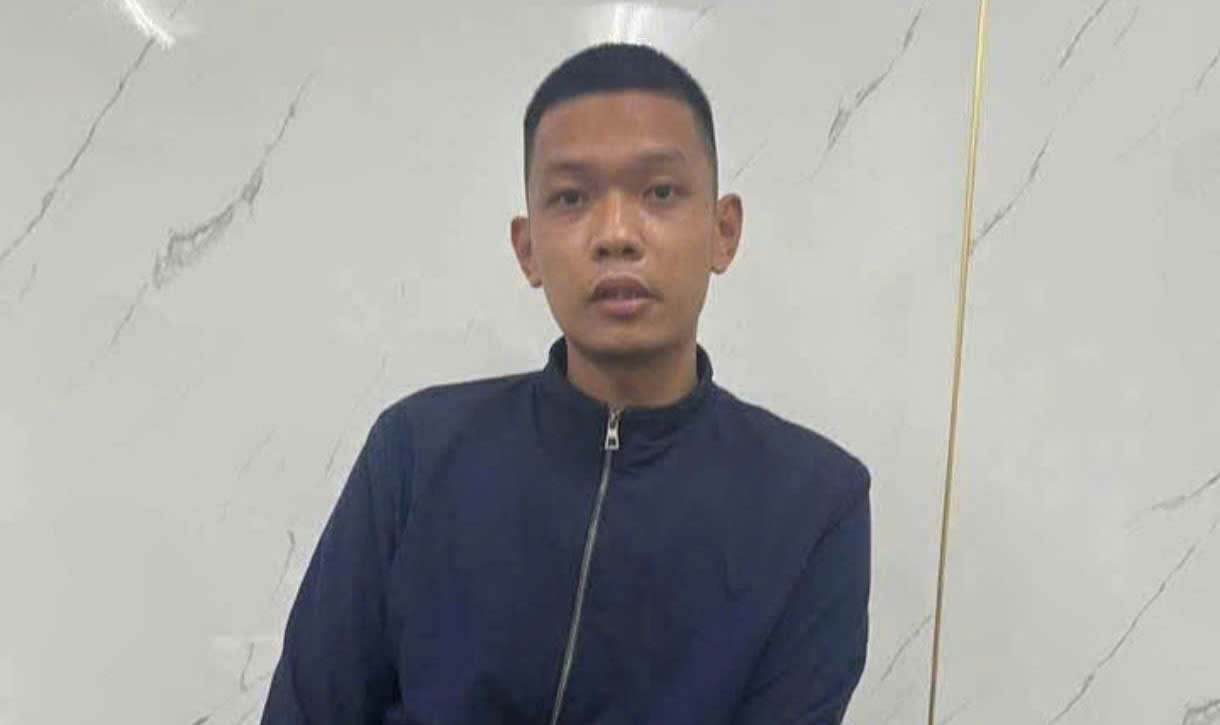Nghi phạm s&aacute;t hại hai phụ nữ ở Hưng Y&ecirc;n ra đầu th&uacute; sau nhiều giờ lẩn trốn- Ảnh 1.