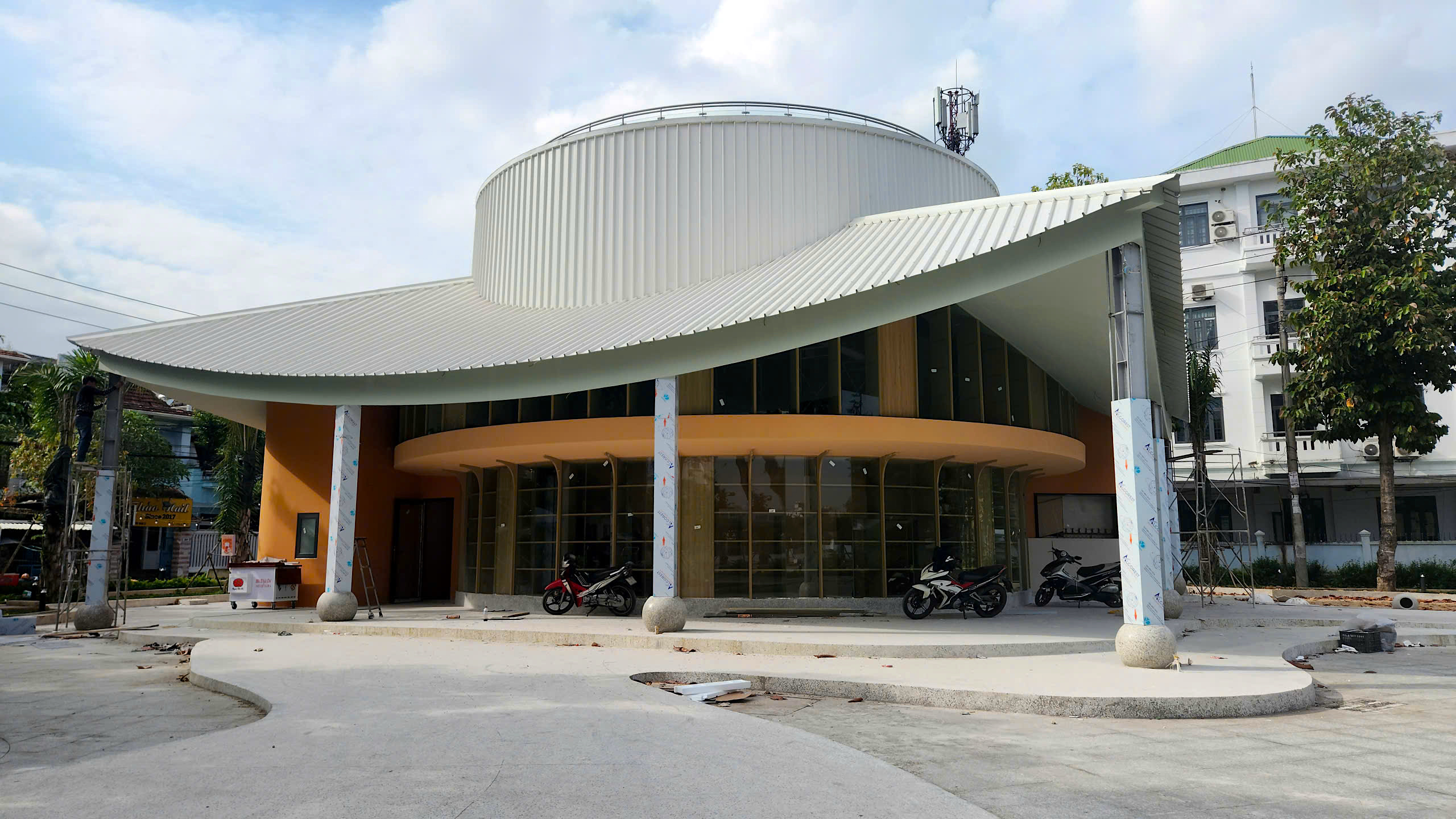 Diện mạo quảng trường lớn nhất Quảng Ng&atilde;i sau n&acirc;ng cấp- Ảnh 12.