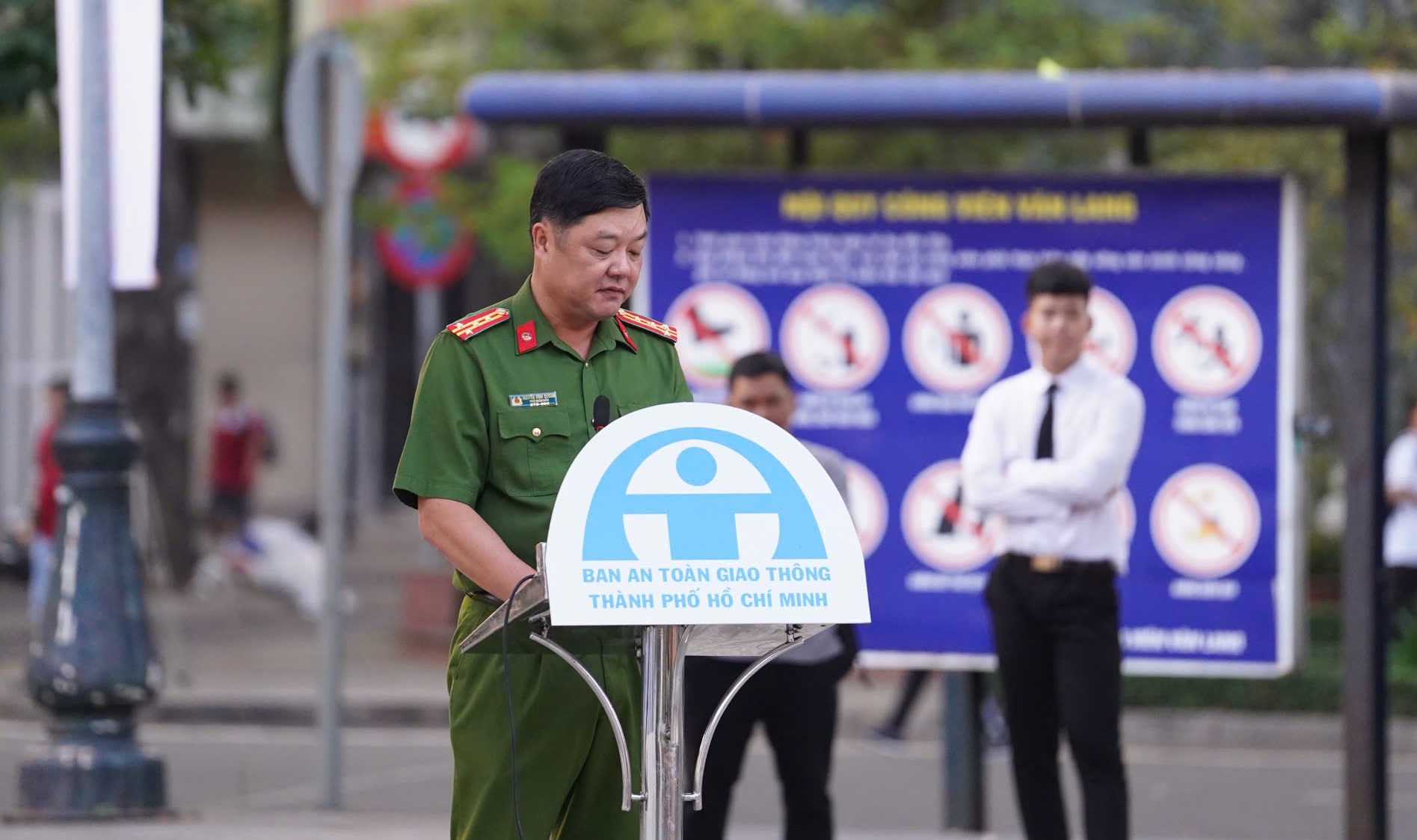 TP.HCM ra quân xử lý lấn chiếm lòng lề đường và kinh doanh vận tải trái phép- Ảnh 4. TP.HCM ra quân xử lý lấn chiếm lòng lề đường và kinh doanh vận tải trái phép- Ảnh 4.