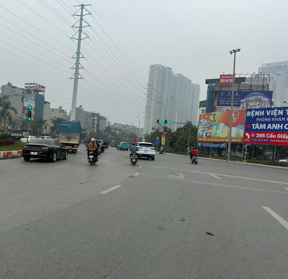 Sau lệnh cấm xe tải ban ngày, nhiều tuyến đường nội đô thông thoáng rõ rệt- Ảnh 2. Sau lệnh cấm xe tải ban ngày, nhiều tuyến đường nội đô thông thoáng rõ rệt- Ảnh 2.