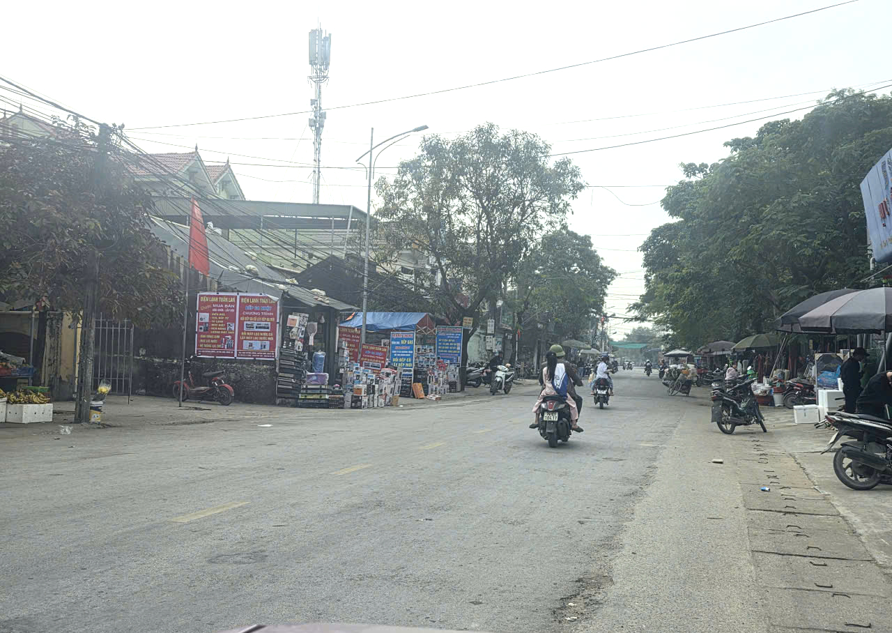 Nghệ An: Tập trung tháo gỡ vướng mắc, xử lý dứt điểm vi phạm hành lang tỉnh lộ 537B- Ảnh 2. Nghệ An: Tập trung tháo gỡ vướng mắc, xử lý dứt điểm vi phạm hành lang tỉnh lộ 537B- Ảnh 2.