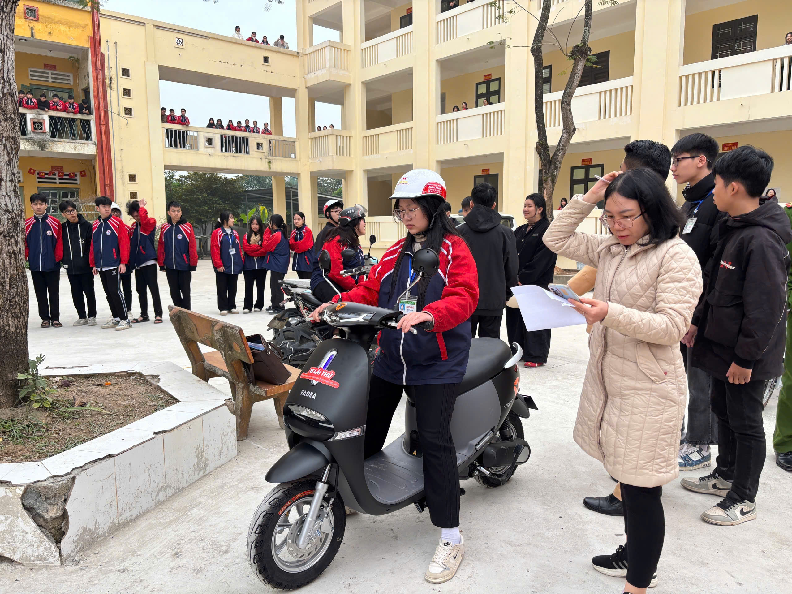 L&agrave;o Cai: Cha mẹ, thầy c&ocirc; bớt lo khi học sinh được học kỹ năng đi xe an to&agrave;n- Ảnh 5.