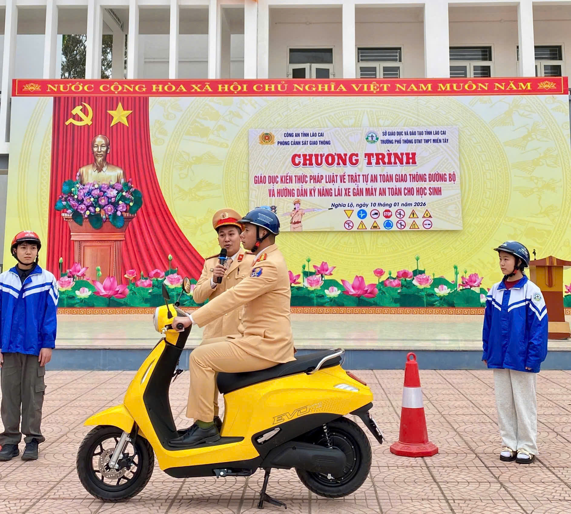 L&agrave;o Cai: Cha mẹ, thầy c&ocirc; bớt lo khi học sinh được học kỹ năng đi xe an to&agrave;n- Ảnh 6.
