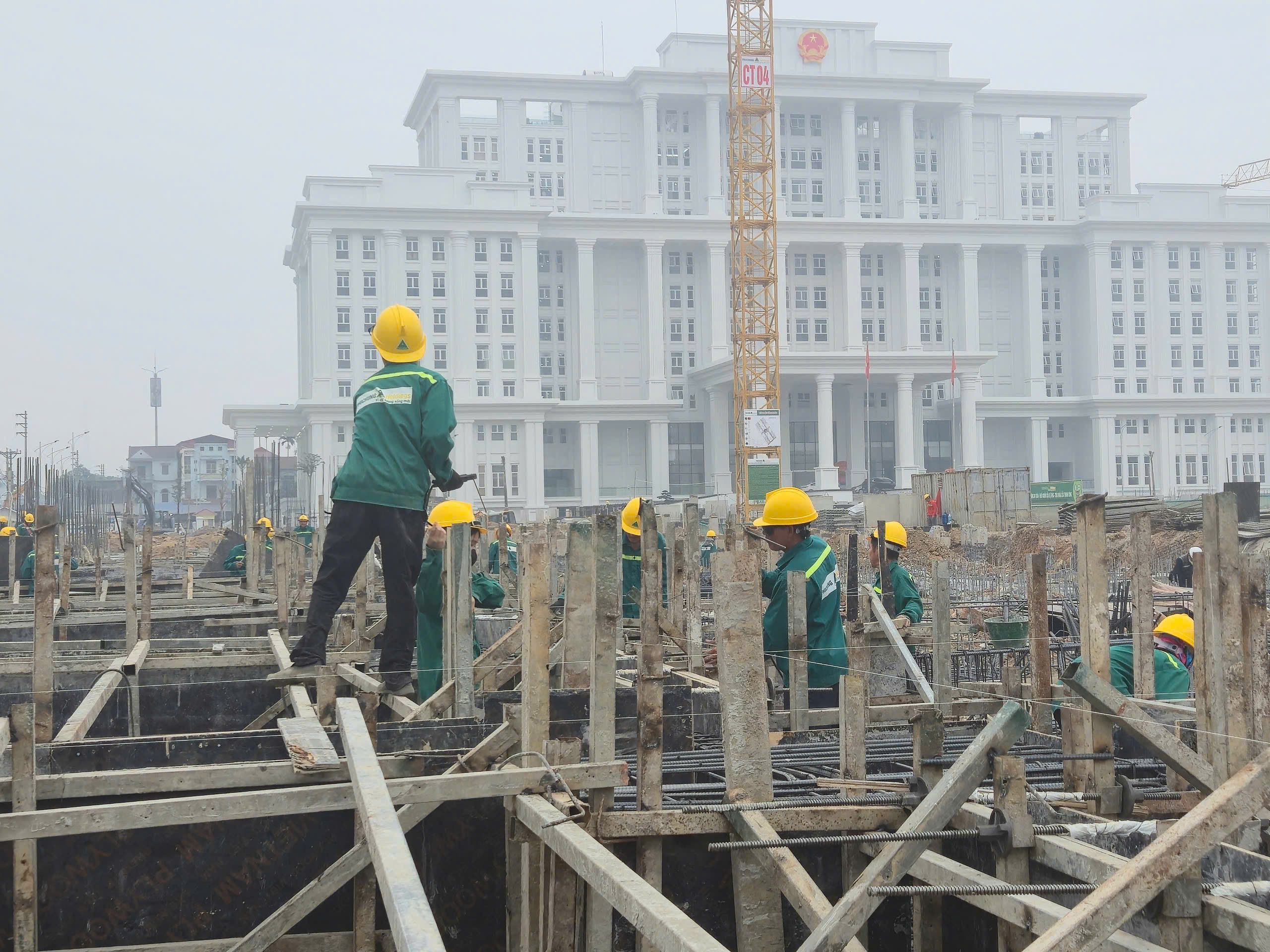 Tăng tốc thi c&ocirc;ng dự &aacute;n phố đi bộ trung t&acirc;m Th&aacute;i Nguy&ecirc;n, một số hạng mục vượt tiến độ- Ảnh 1.