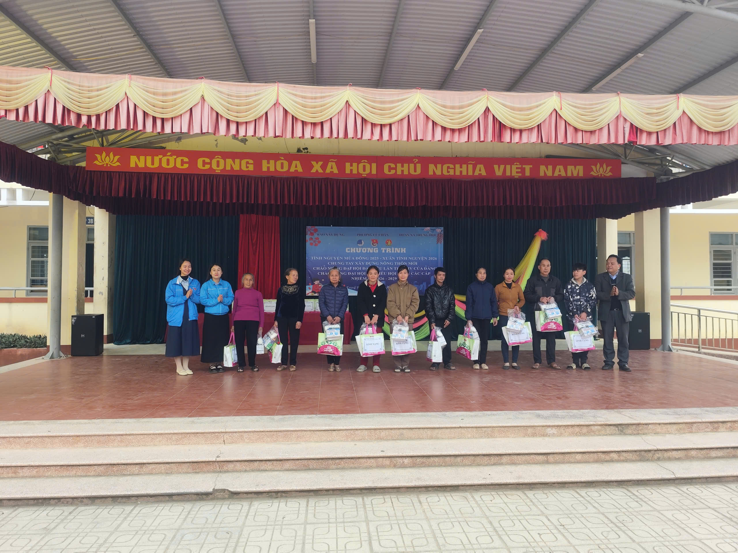 Tuổi trẻ B&aacute;o X&acirc;y dựng mang y&ecirc;u thương đến học sinh v&ugrave;ng cao Th&aacute;i Nguy&ecirc;n- Ảnh 5.