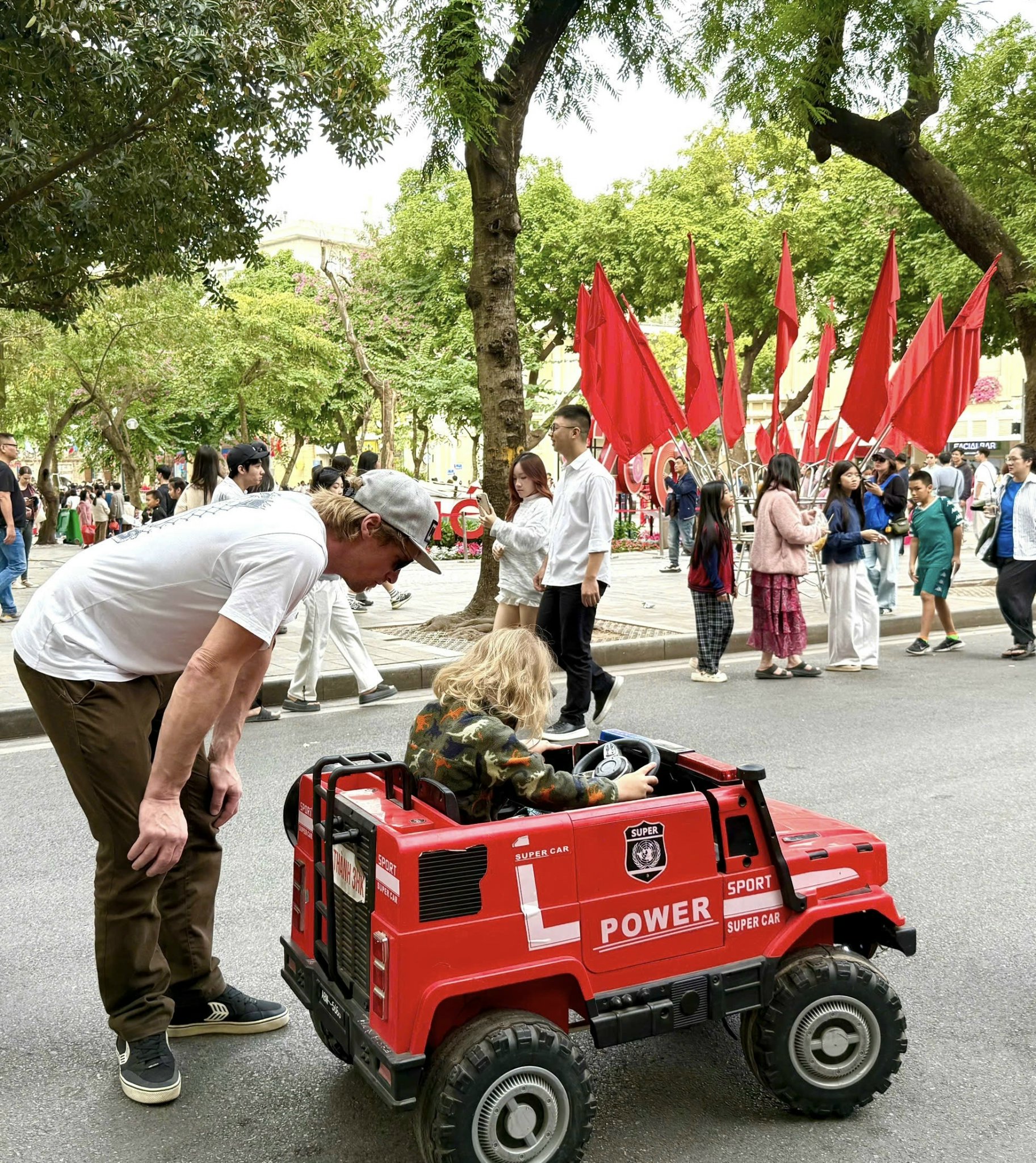 Thủ đ&ocirc; rợp b&oacute;ng cờ ch&agrave;o mừng Đại hội Đảng- Ảnh 12.